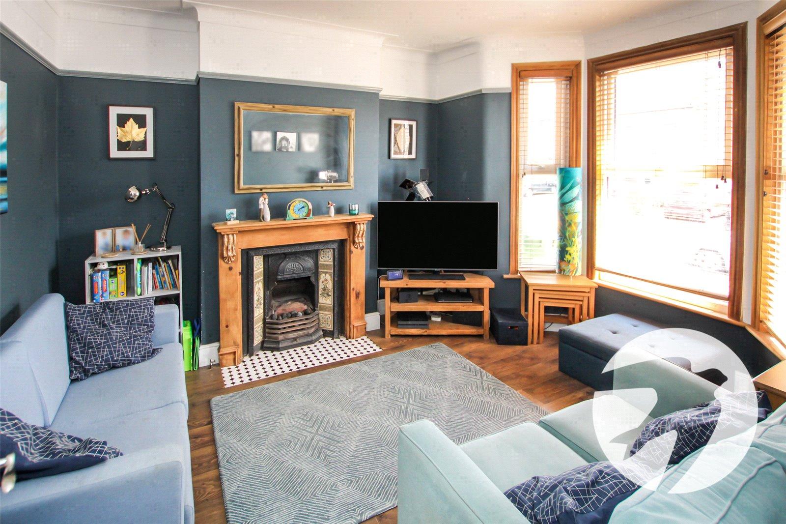3 bedroom house for sale in London | Robinson Jackson