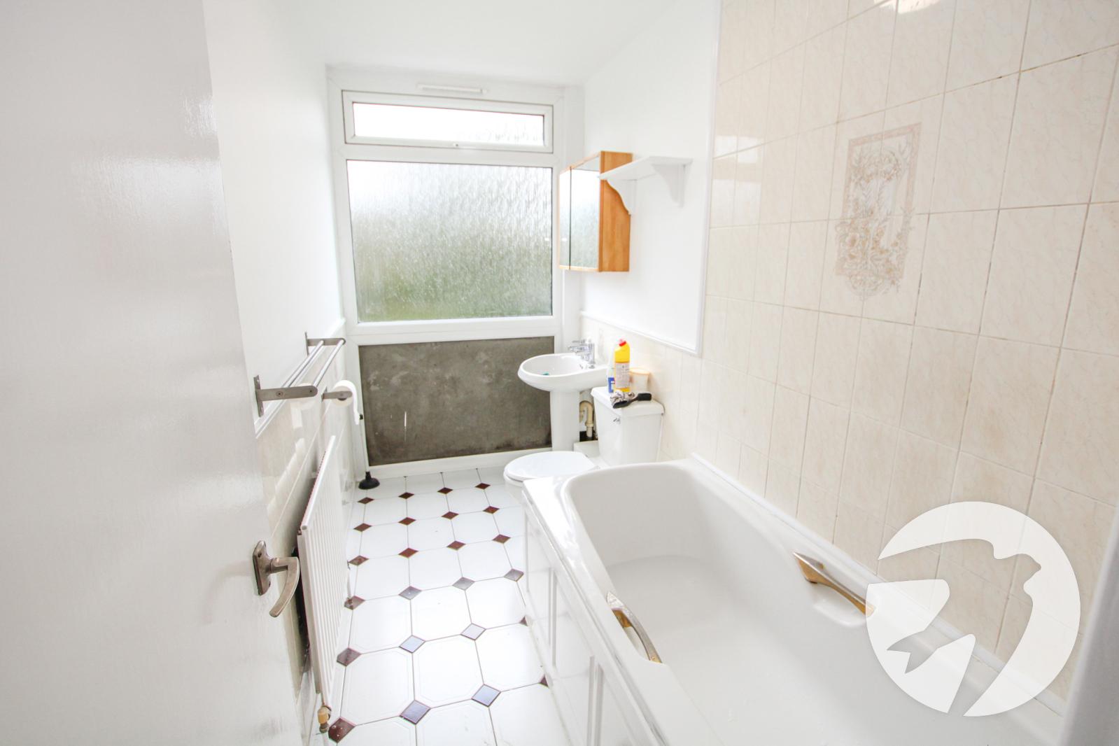 3 bedroom property for sale in London | Robinson Jackson