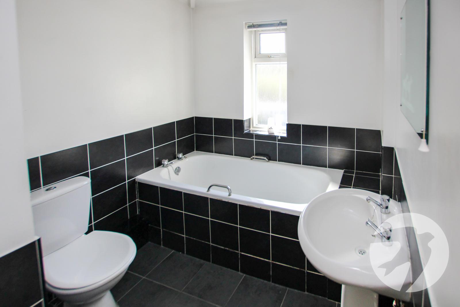 3 bedroom house for sale in London | Robinson Jackson