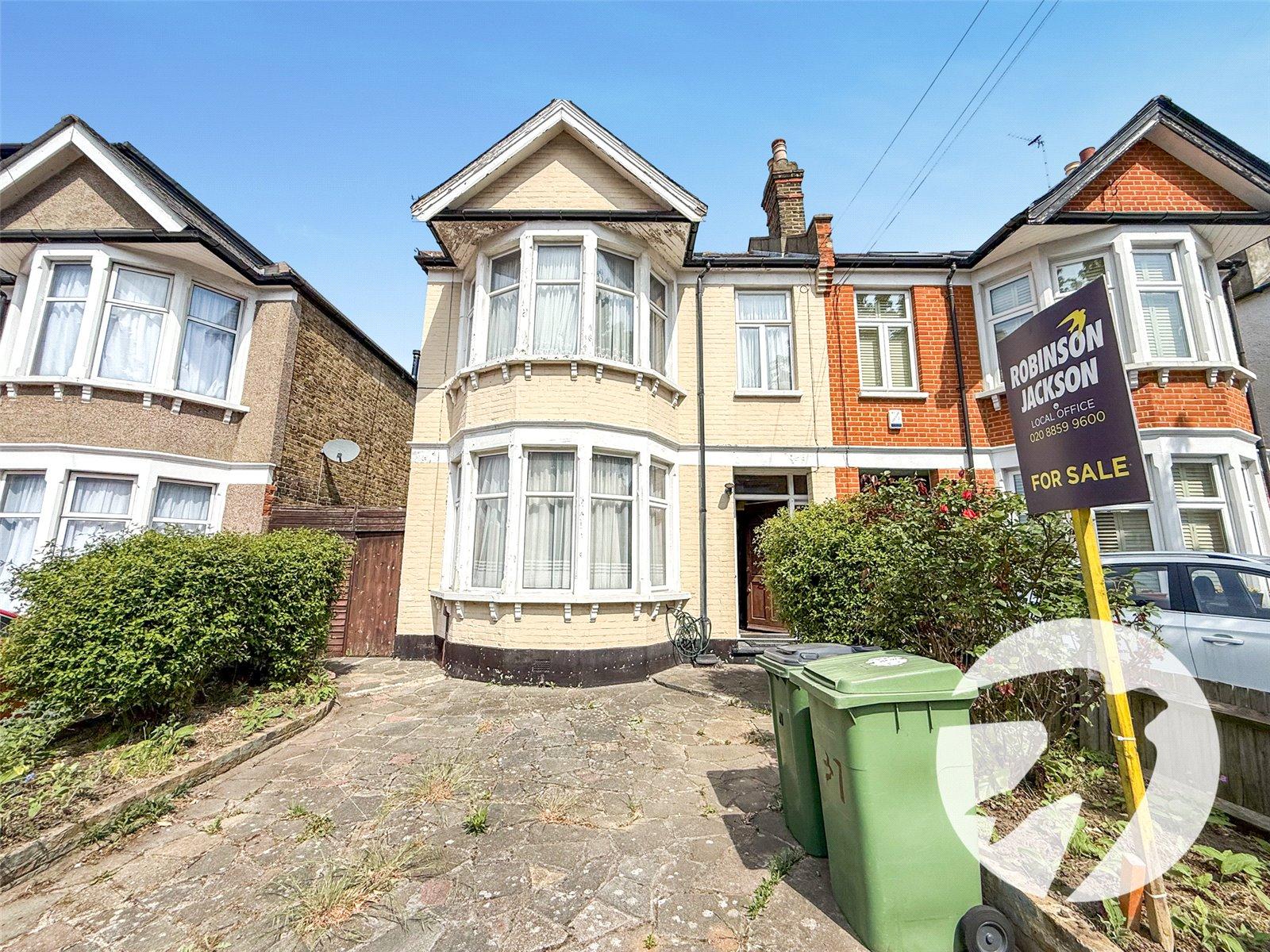3 bedroom house for sale in London | Robinson Jackson