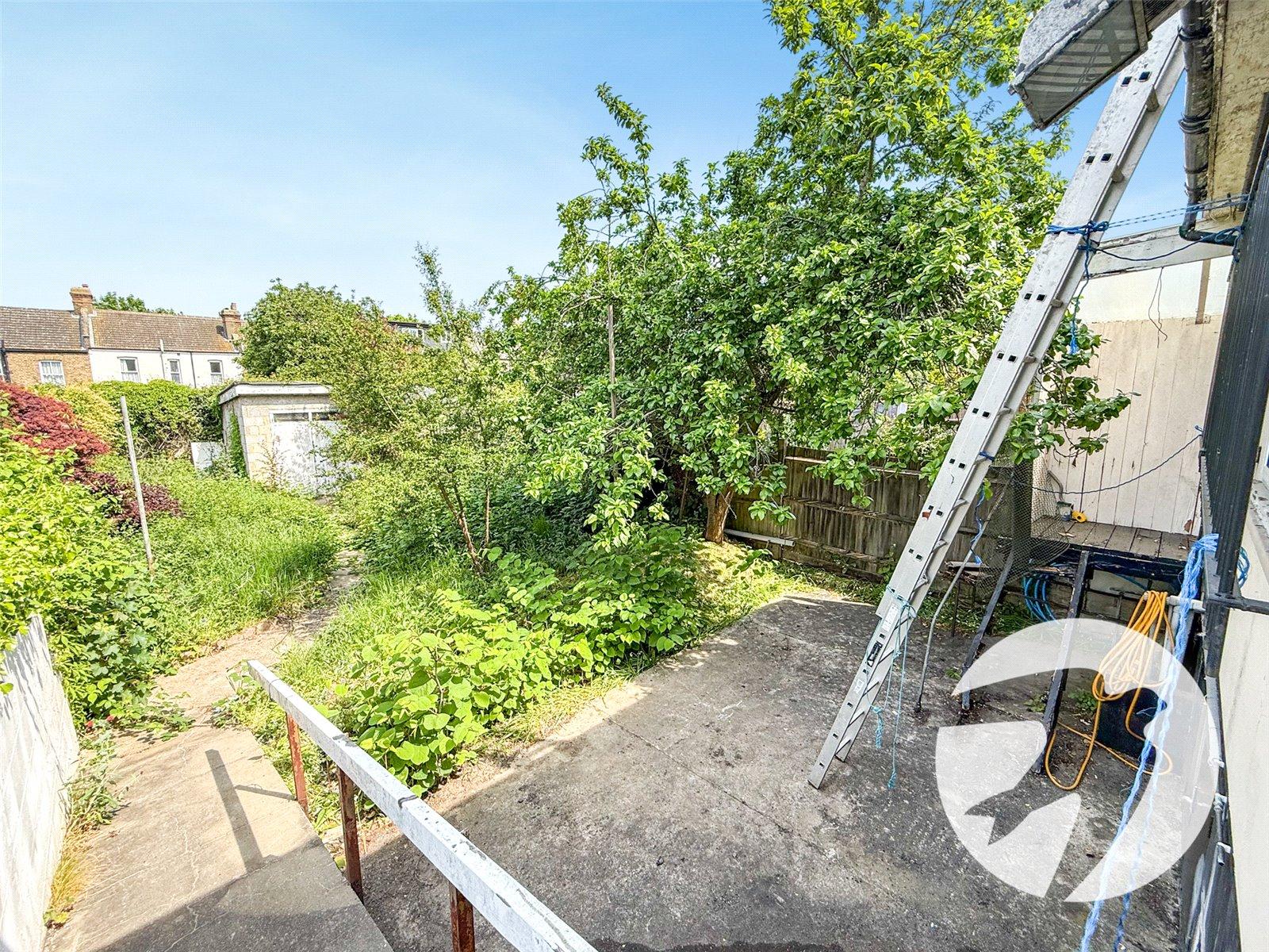3 bedroom house for sale in London | Robinson Jackson