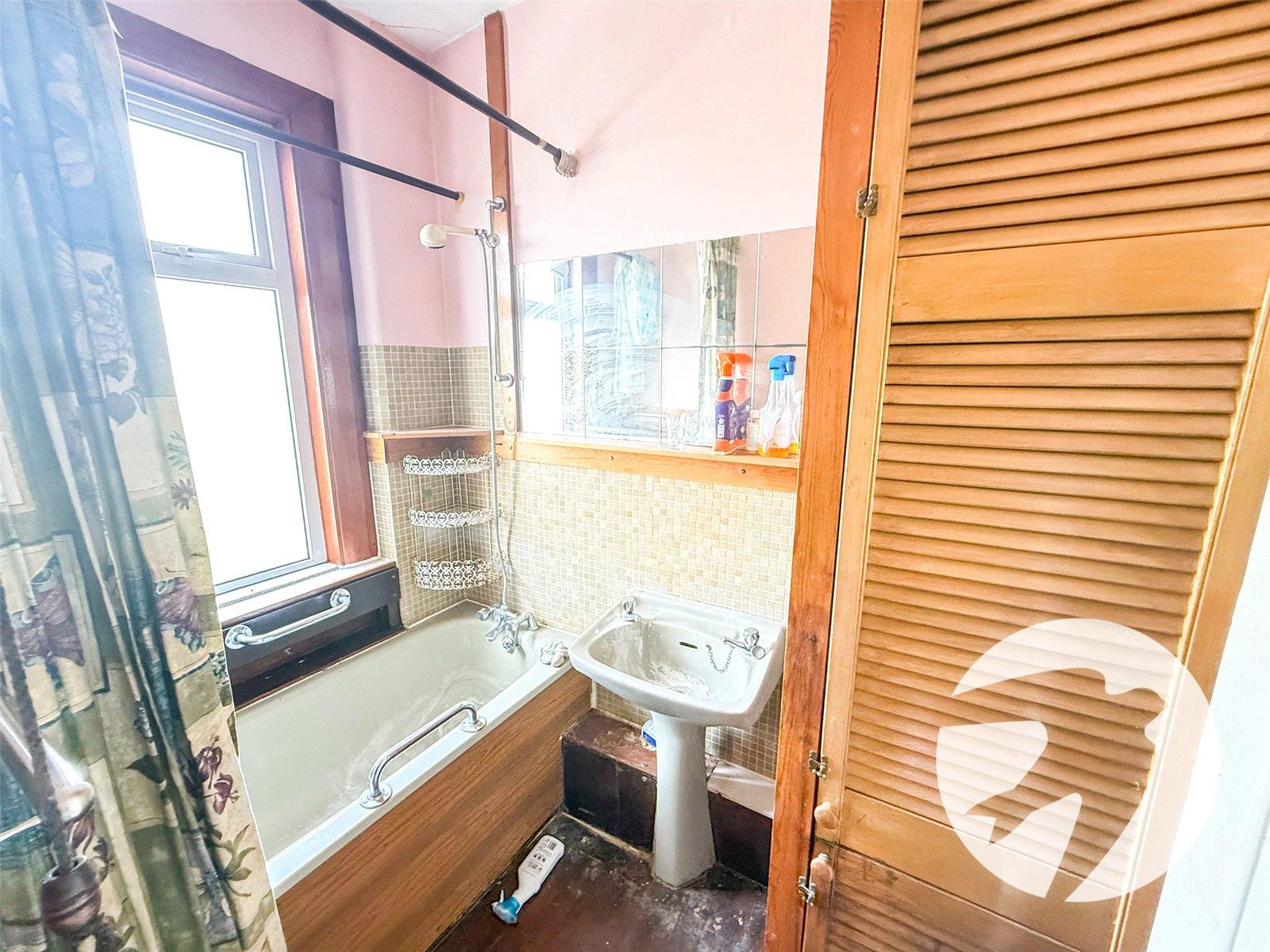 3 bedroom house for sale in London | Robinson Jackson