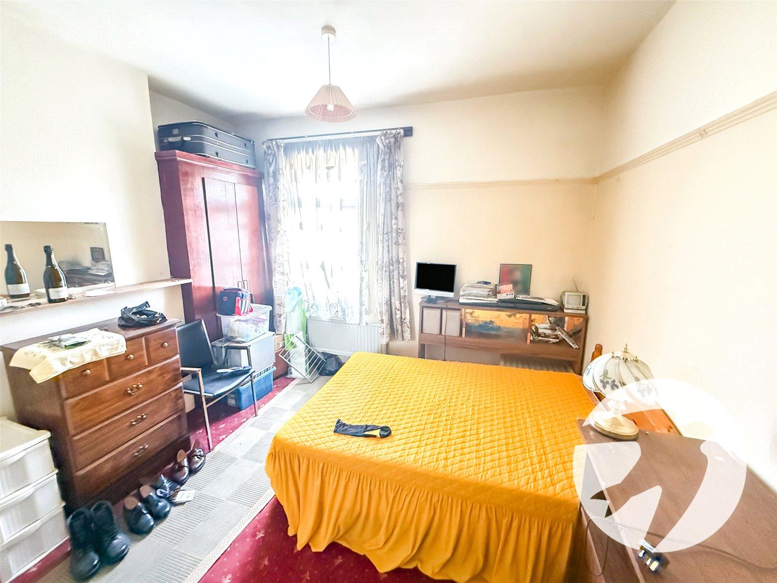 3 bedroom house for sale in London | Robinson Jackson