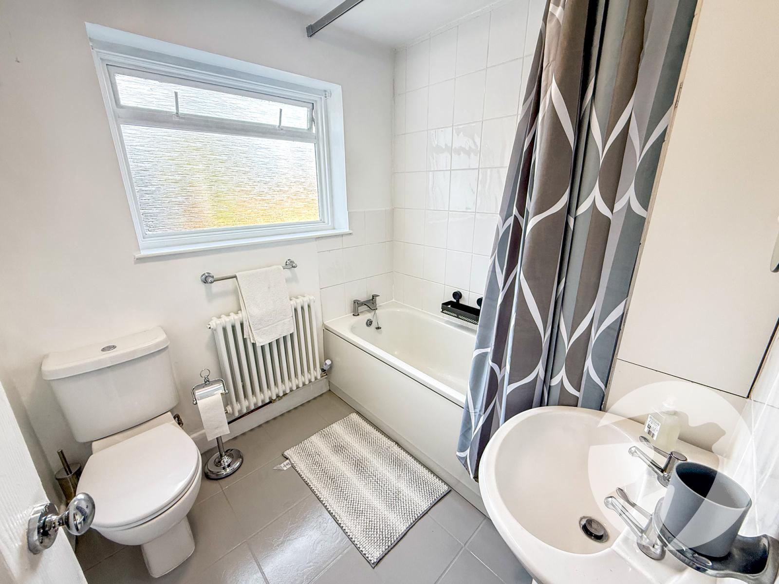 3 bedroom house for sale in London | Robinson Jackson