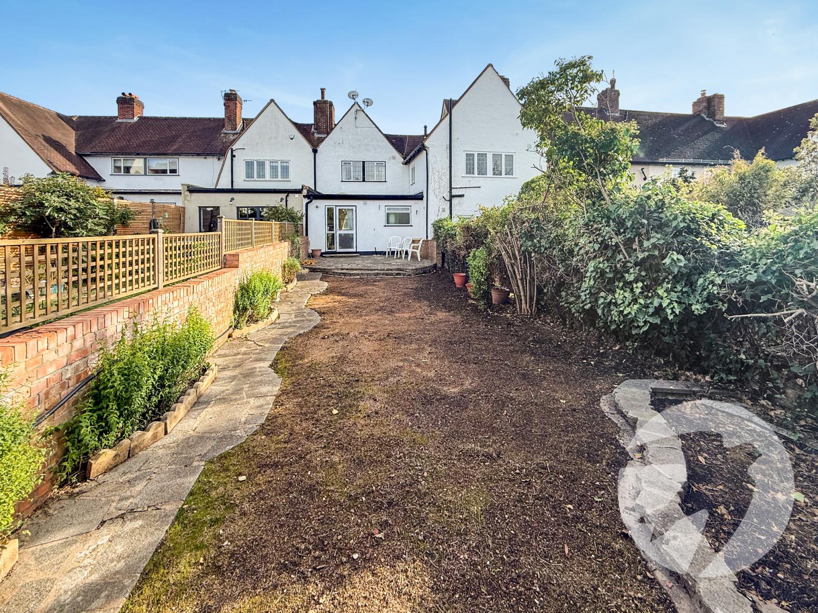 3 bedroom house for sale in London | Robinson Jackson