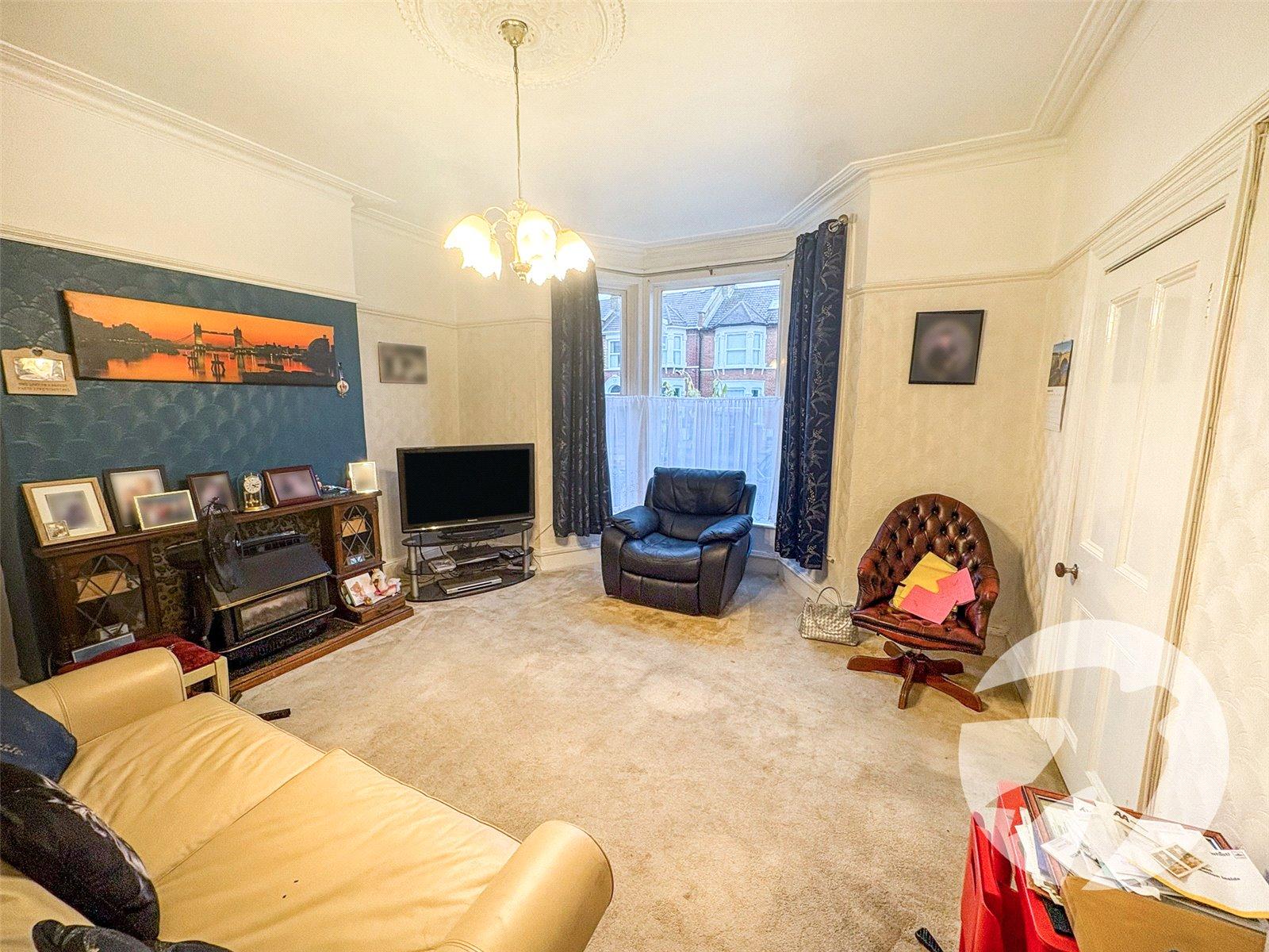 3 bedroom house for sale in London | Robinson Jackson
