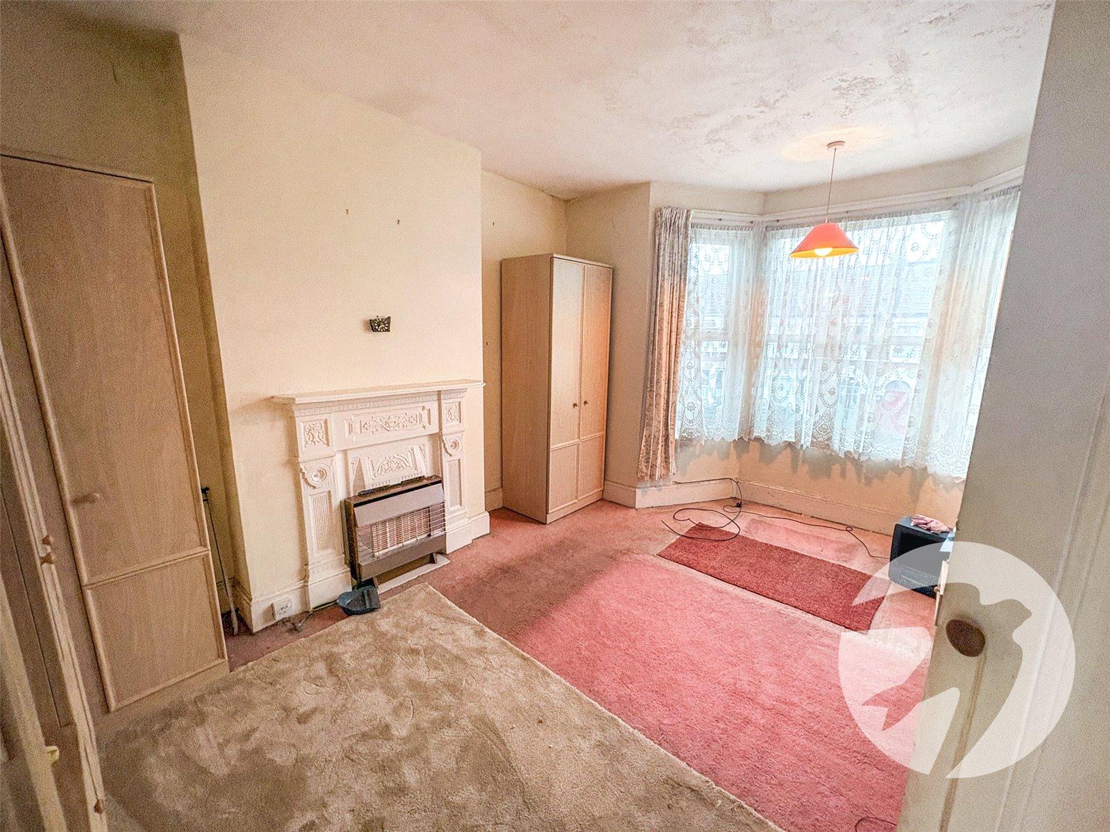 3 bedroom house for sale in London | Robinson Jackson