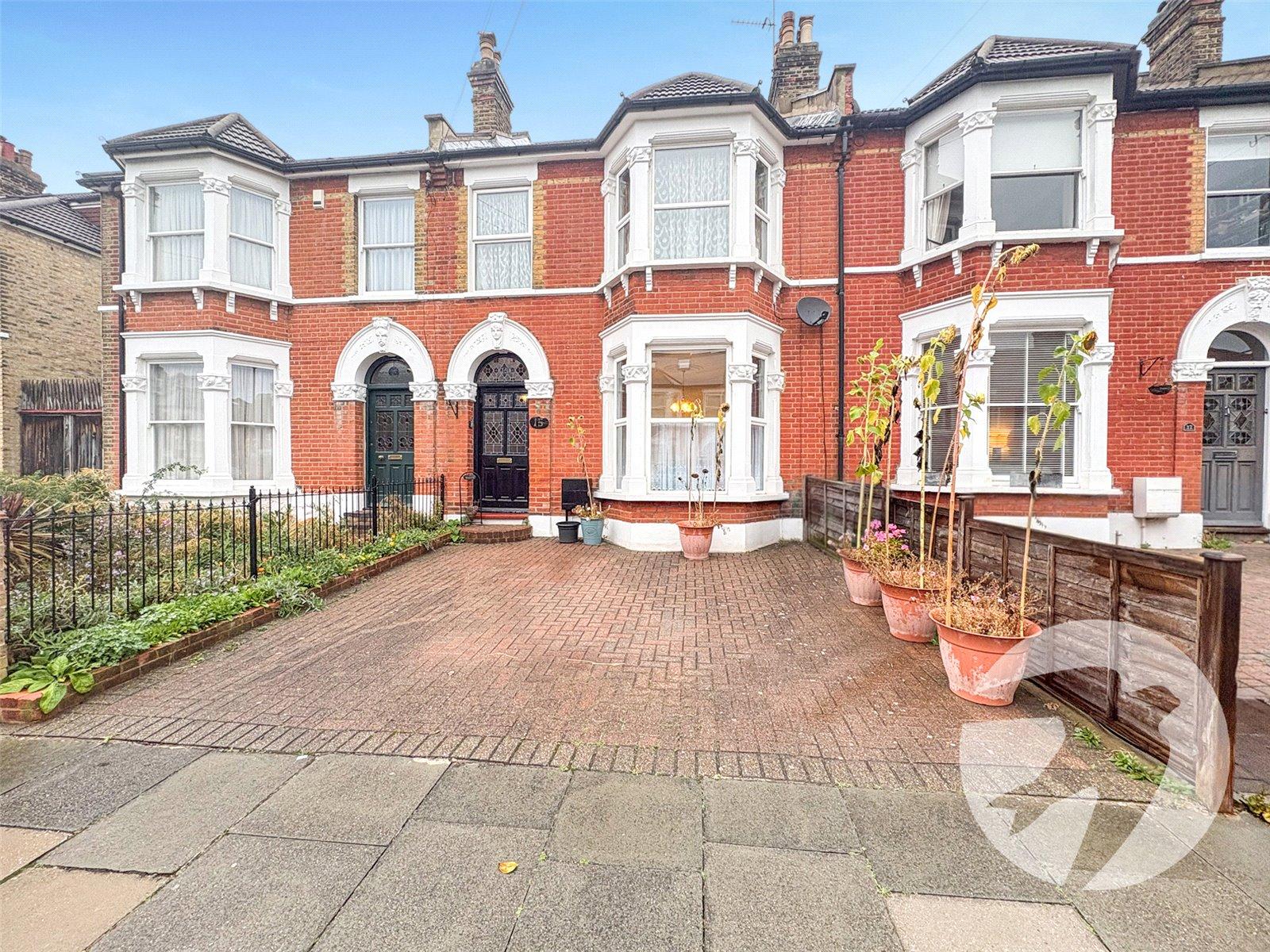 3 bedroom house for sale in London | Robinson Jackson