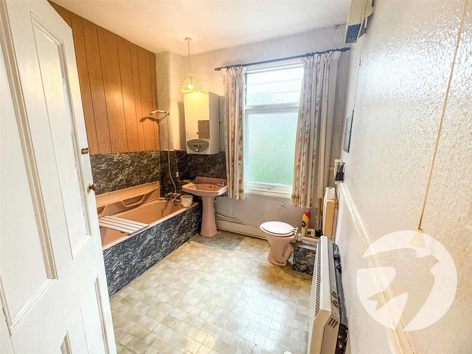 3 bedroom house for sale in London | Robinson Jackson