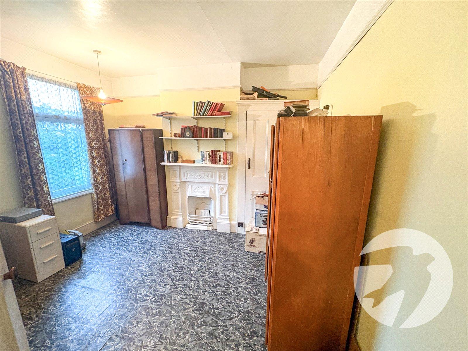 3 bedroom house for sale in London | Robinson Jackson