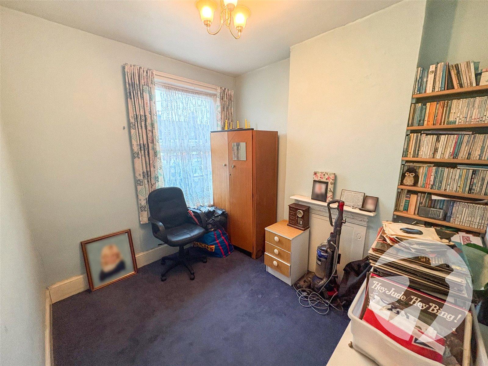 3 bedroom house for sale in London | Robinson Jackson