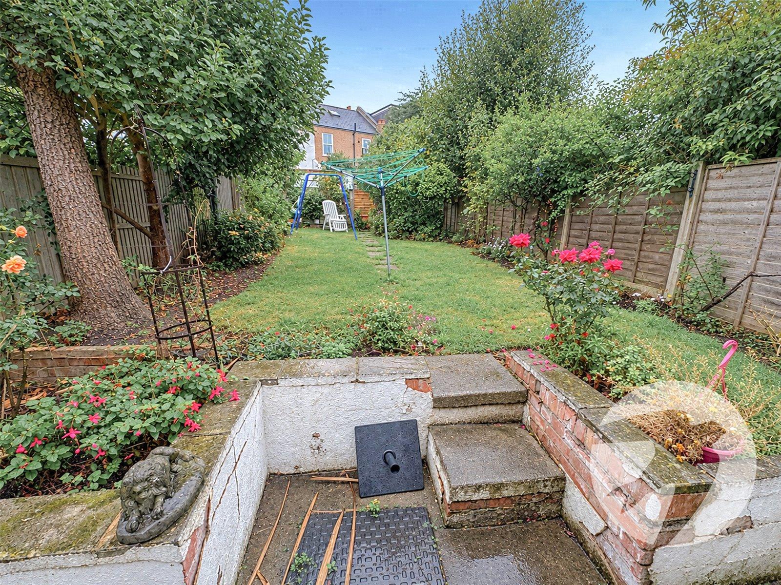 3 bedroom house for sale in London | Robinson Jackson
