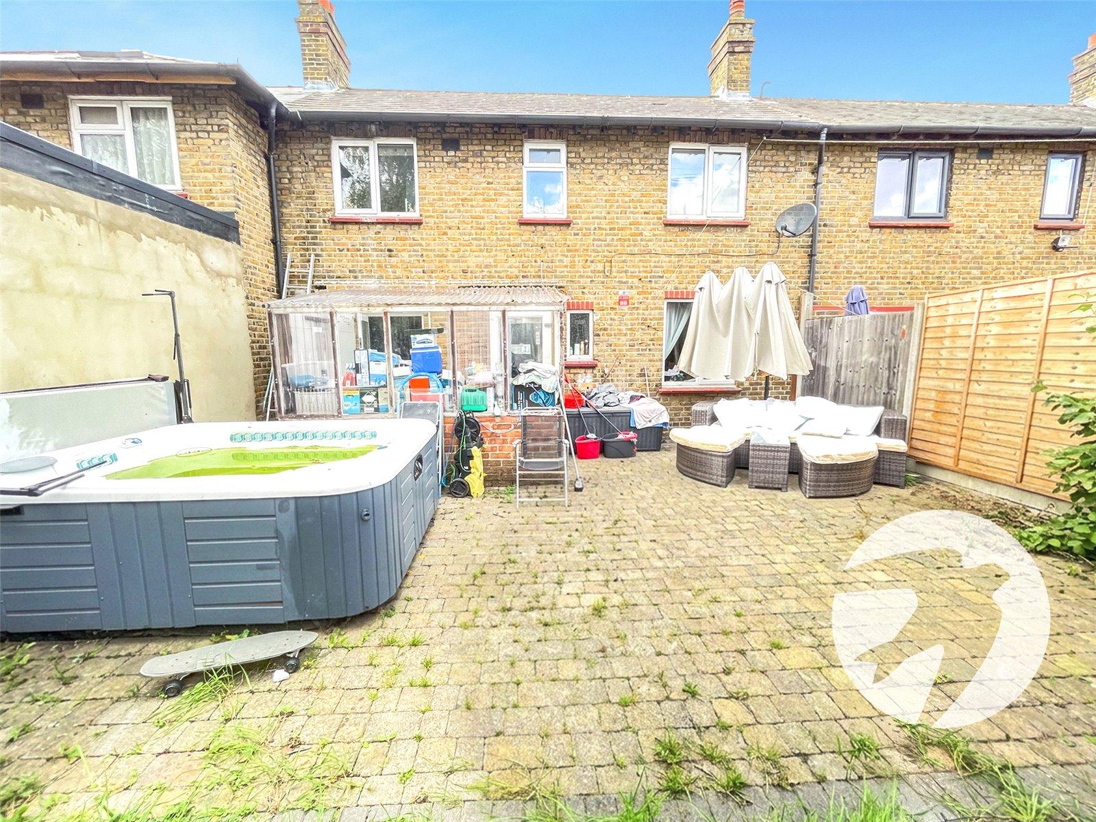 3 bedroom house for sale in London | Robinson Jackson