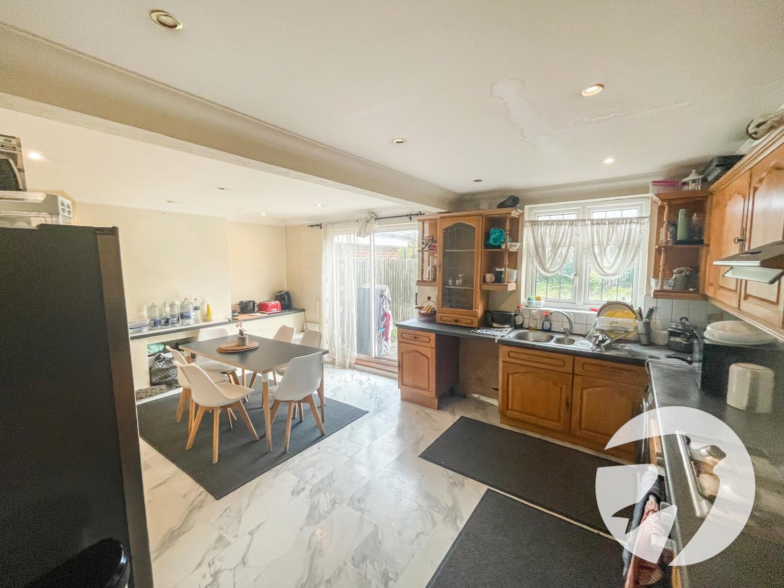 4 bedroom house for sale in London | Robinson Jackson
