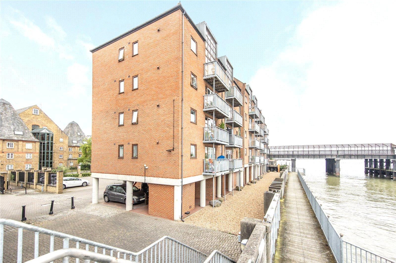 2 bedroom property for sale in Gravesend | Robinson Michael & Jackson