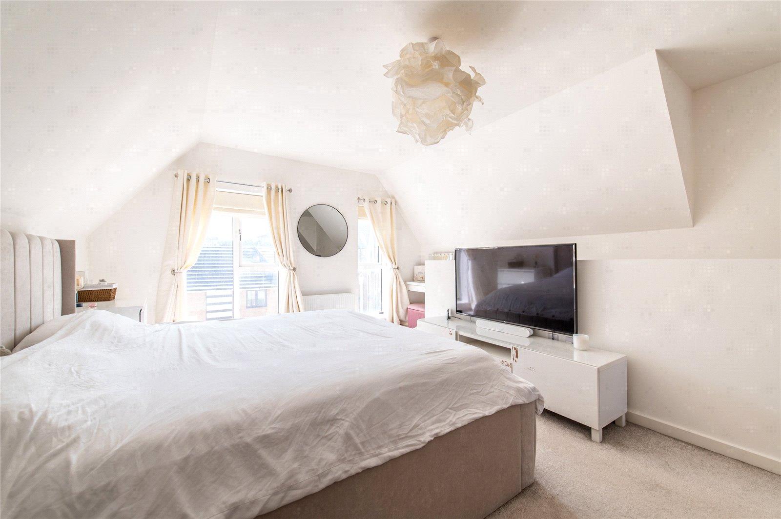 3 bedroom property for sale in Northfleet | Robinson Michael & Jackson