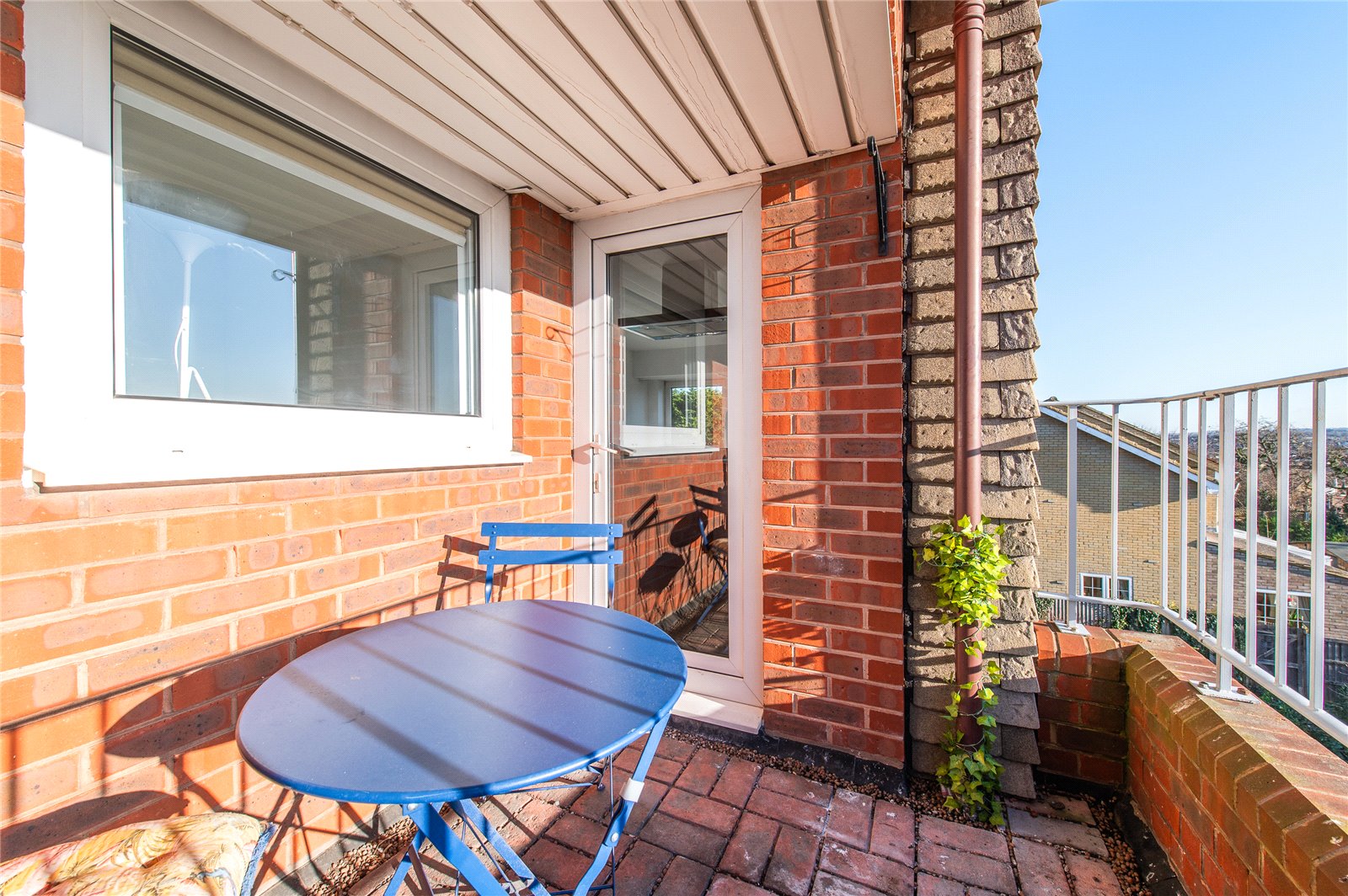 2 bedroom property for sale in Gravesend | Robinson Michael & Jackson