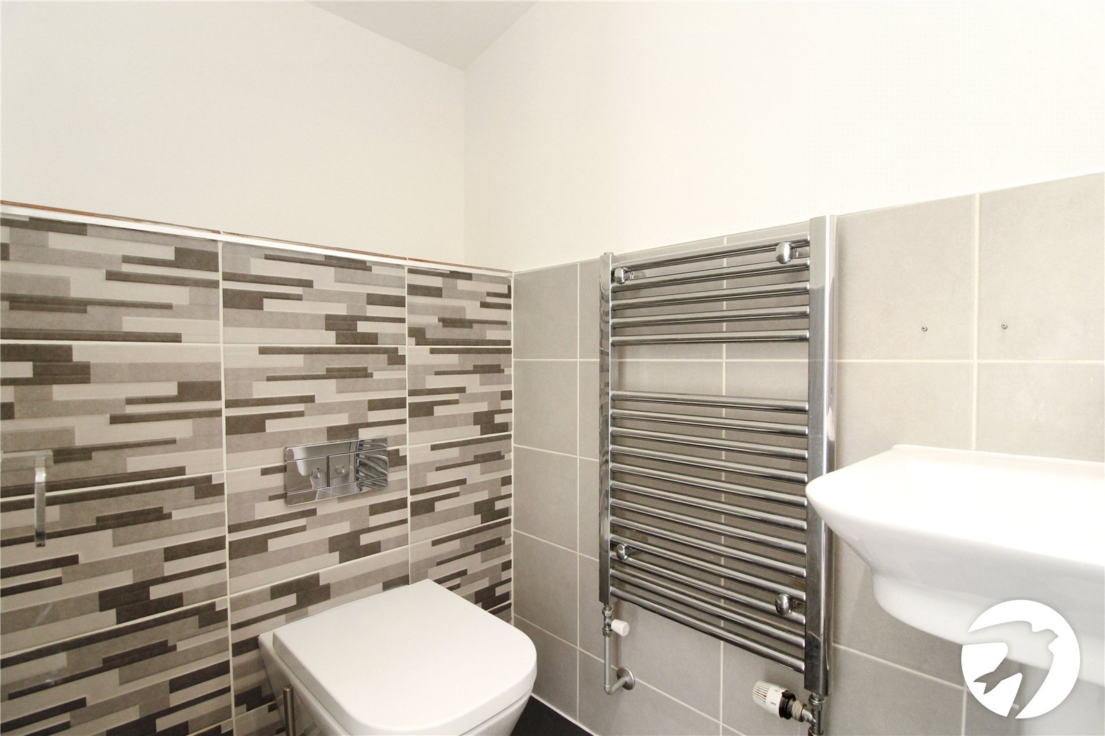 3 bedroom house to rent in Greenhithe | Robinson Michael & Jackson