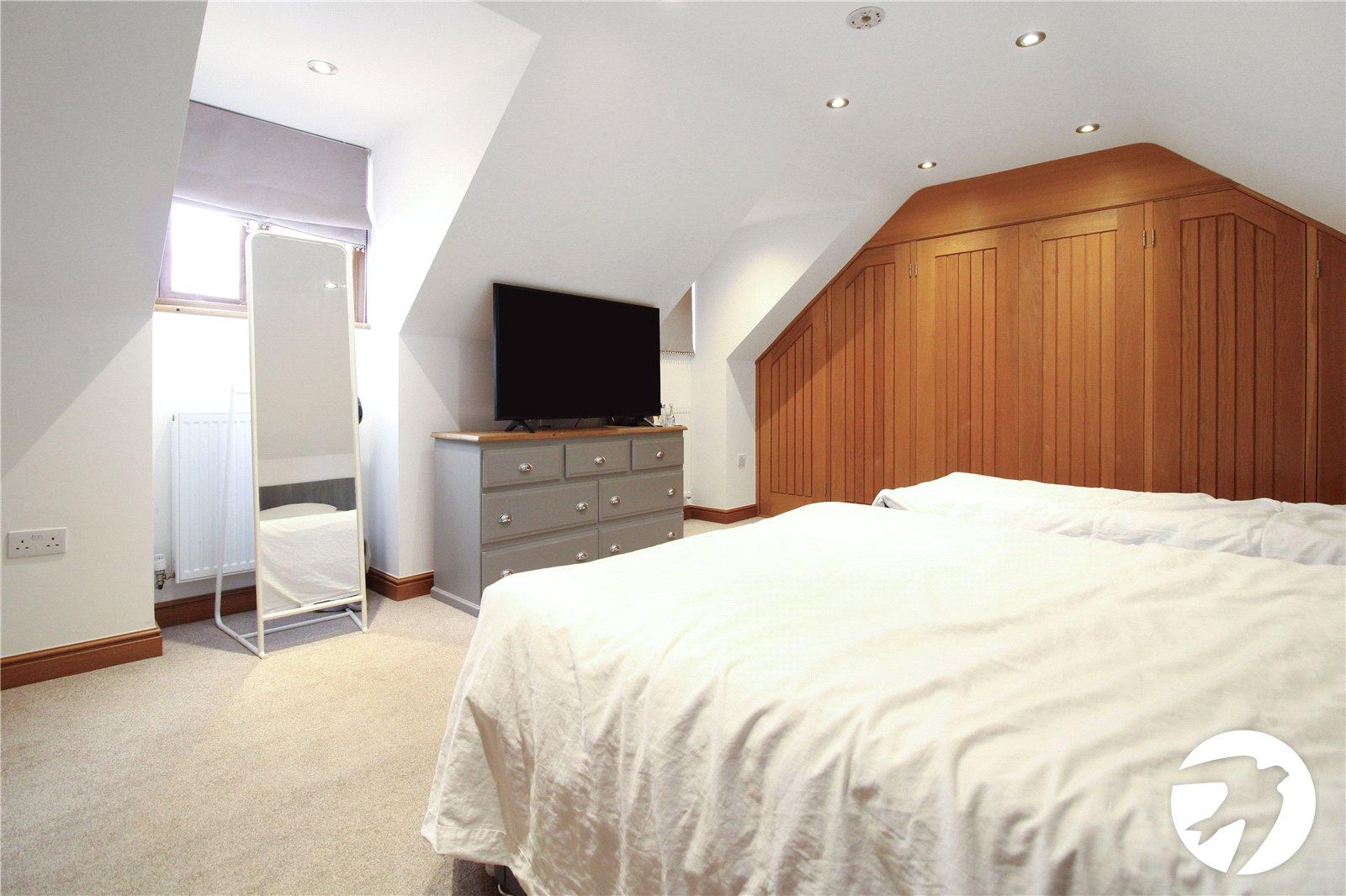 2 bedroom property to rent in Meopham | Robinson Michael & Jackson