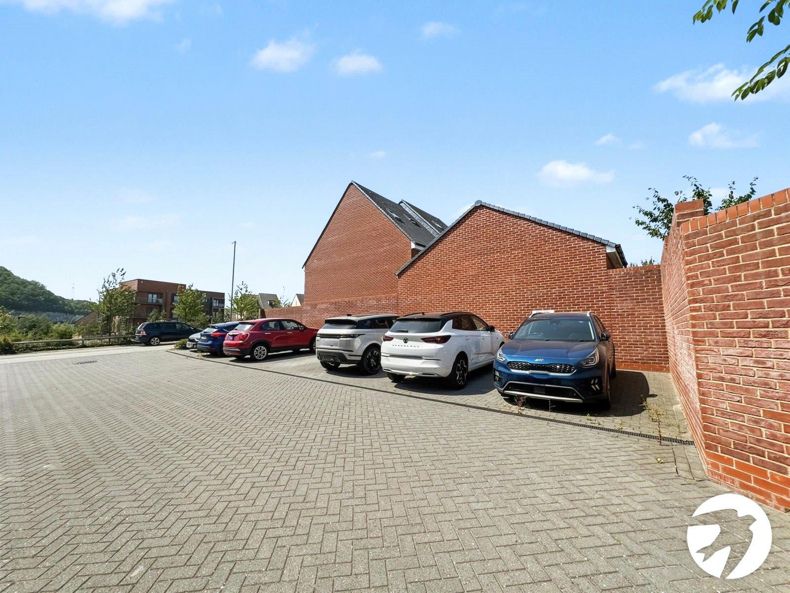1 bedroom property to rent in Castle Hill | Robinson Michael & Jackson