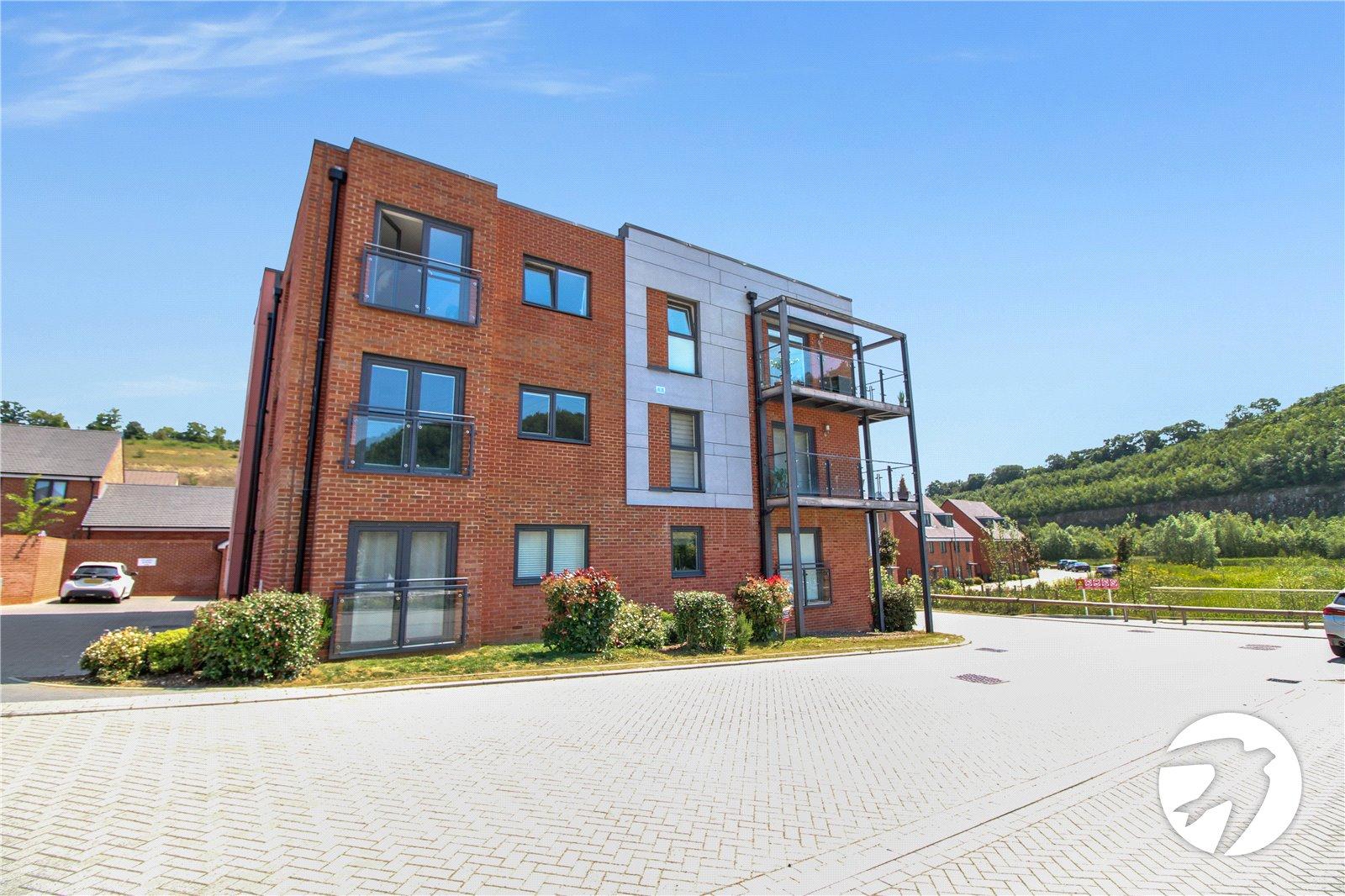 1 bedroom property to rent in Castle Hill | Robinson Michael & Jackson