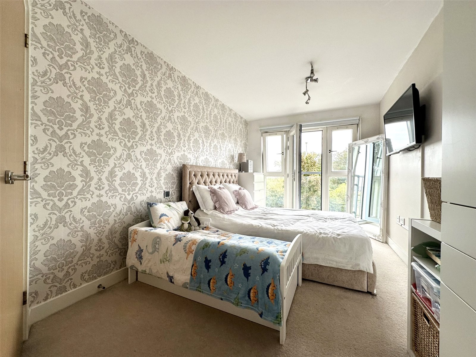 1 bedroom property to rent in Liveryman Walk | Robinson Michael & Jackson