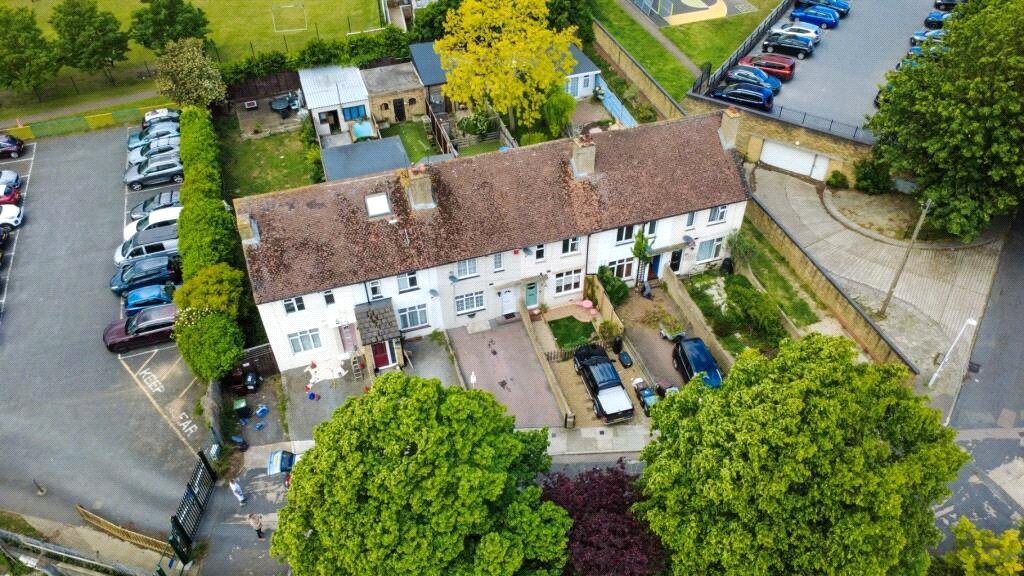 3 bedroom house to rent in Northfleet | Robinson Michael & Jackson