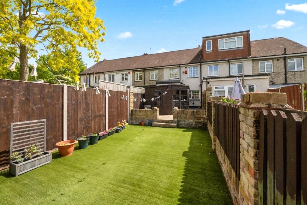 3 bedroom house to rent in Northfleet | Robinson Michael & Jackson
