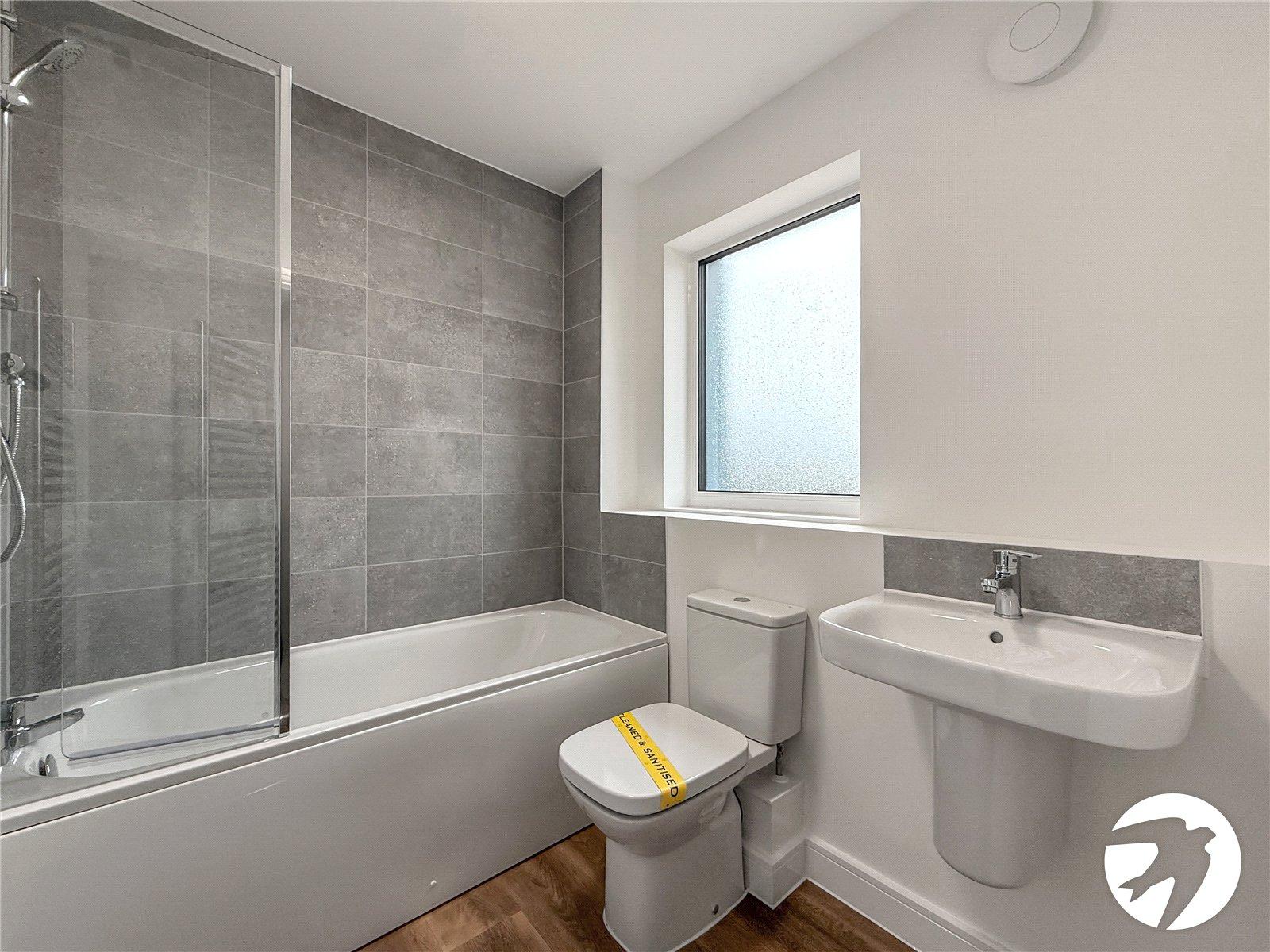 2 bedroom property to rent in Greenhithe | Robinson Michael & Jackson