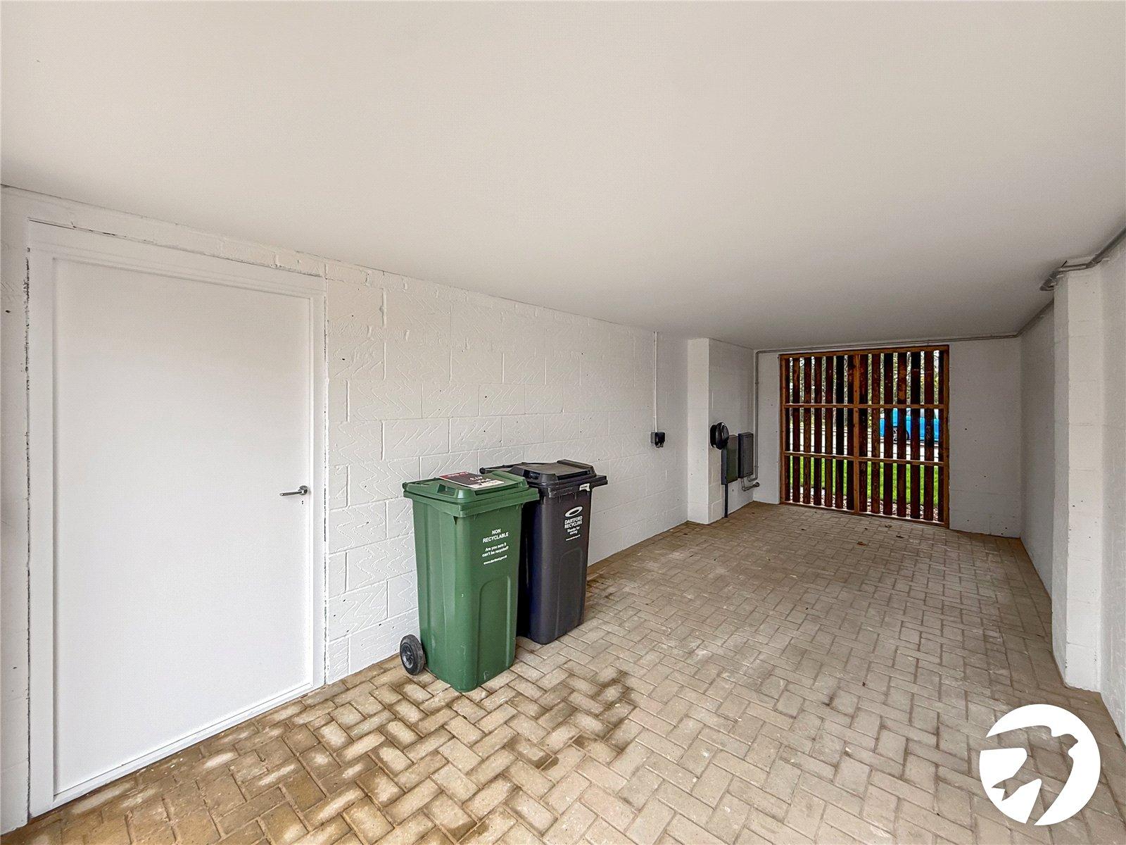 2 bedroom property to rent in Greenhithe | Robinson Michael & Jackson