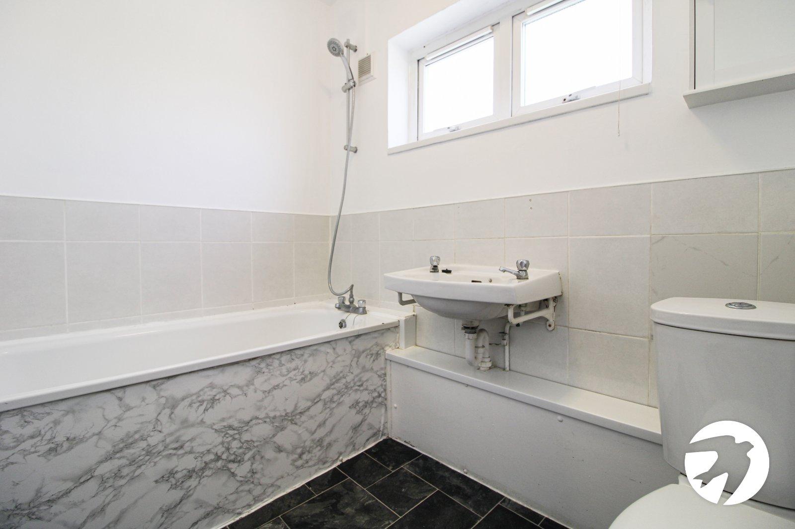2 bedroom property to rent in Swanscombe | Robinson Michael & Jackson