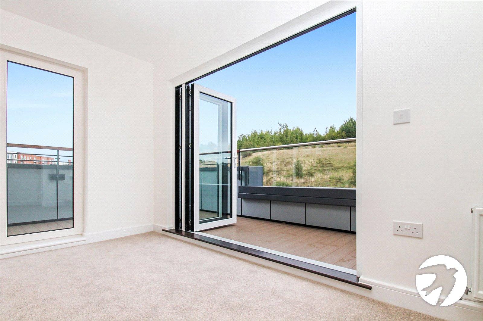 2 bedroom property to rent in Castle Hill Drive | Robinson Michael & Jackson
