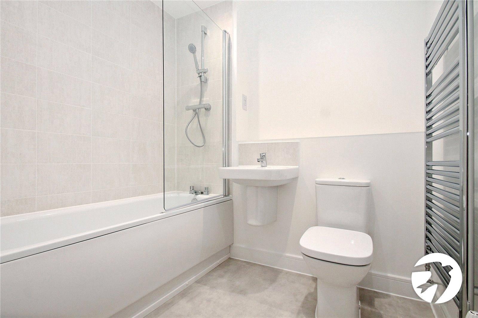 2 bedroom property to rent in Castle Hill Drive | Robinson Michael & Jackson