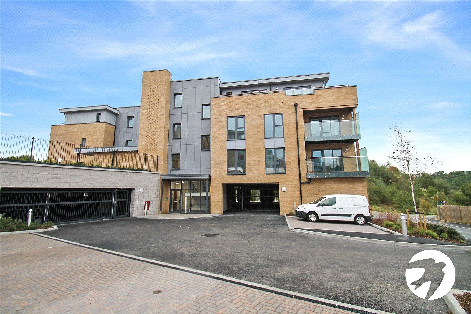 2 bedroom property to rent in Castle Hill Drive | Robinson Michael & Jackson