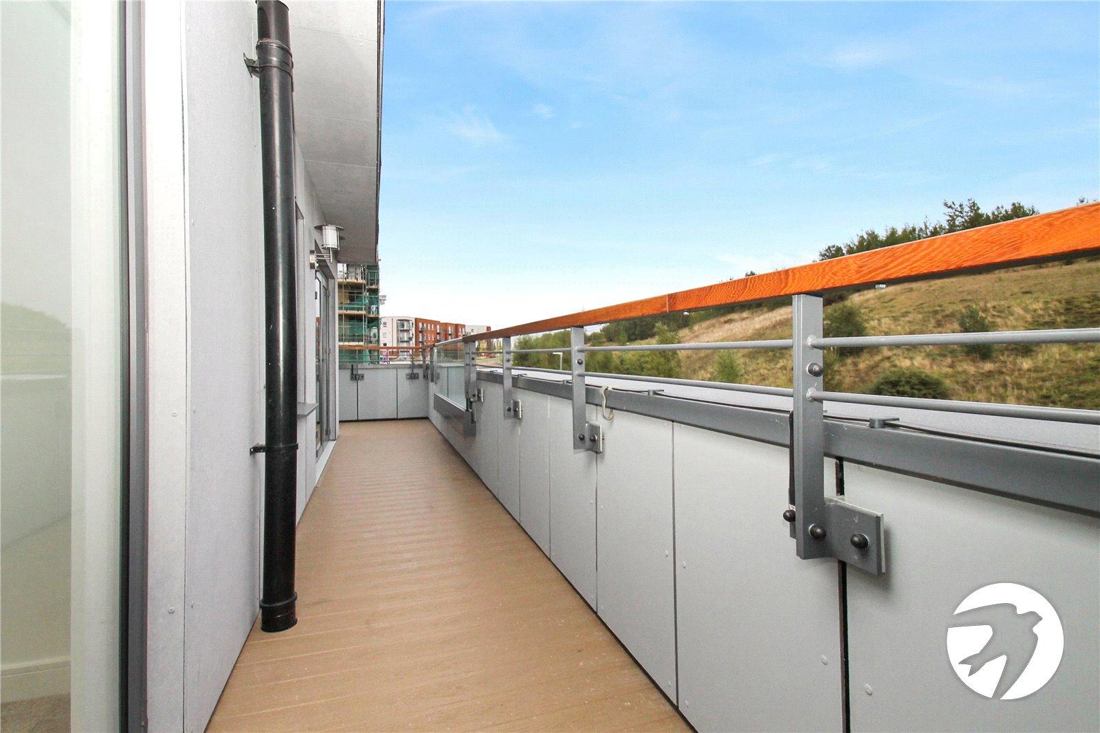 2 bedroom property to rent in Castle Hill Drive | Robinson Michael & Jackson