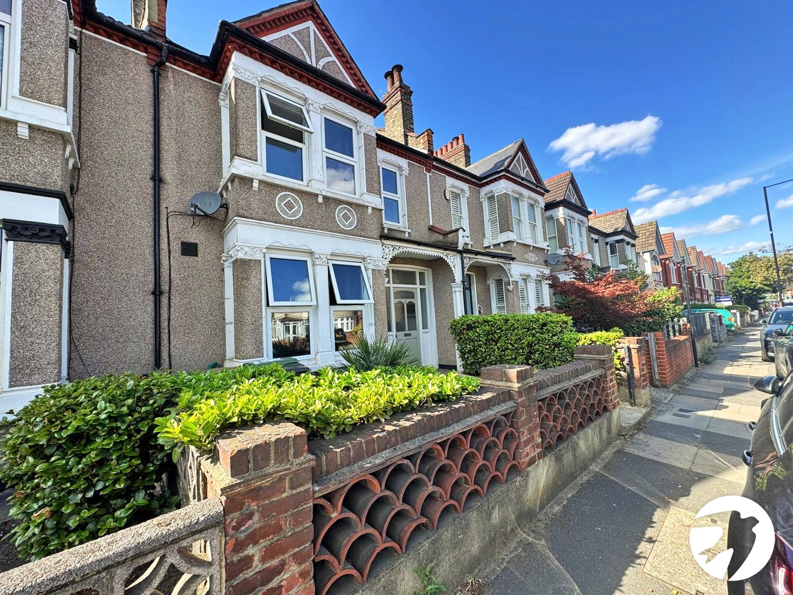 3 bedroom house to rent in London | Robinson Jackson