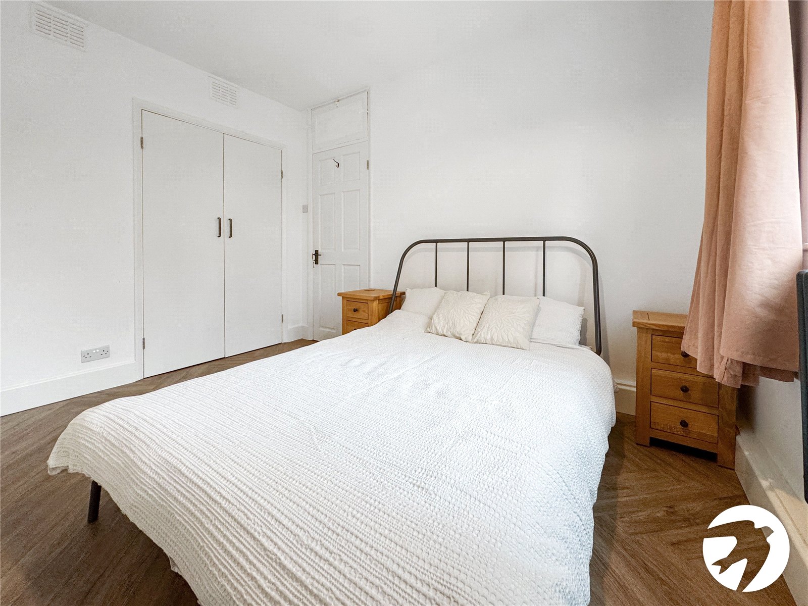 2 bedroom property to rent in London | Robinson Jackson