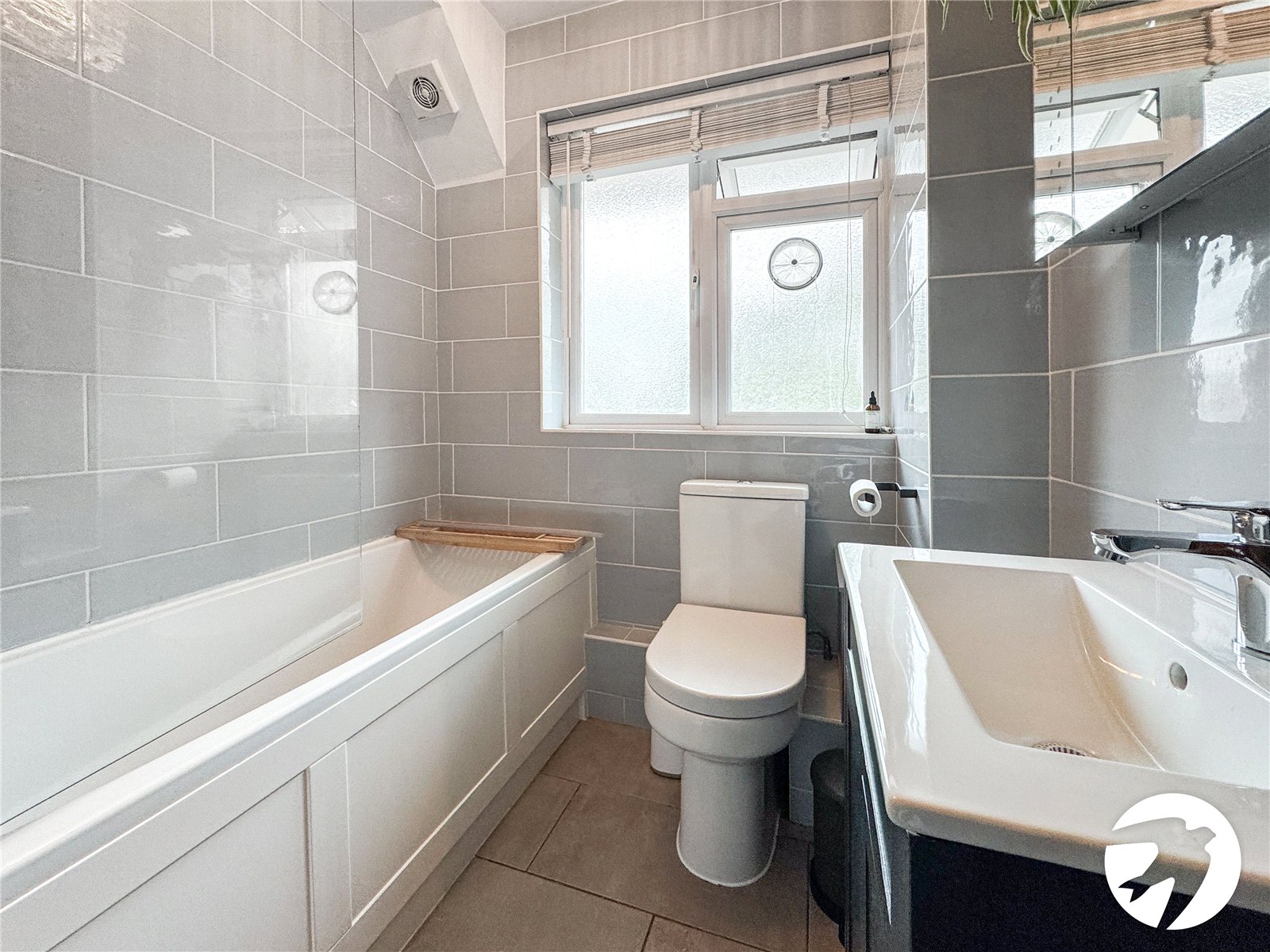 2 bedroom property to rent in London | Robinson Jackson