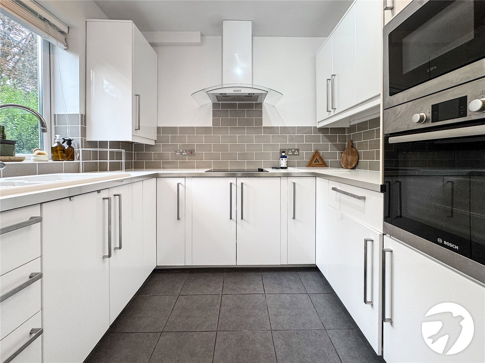 2 bedroom property to rent in London | Robinson Jackson