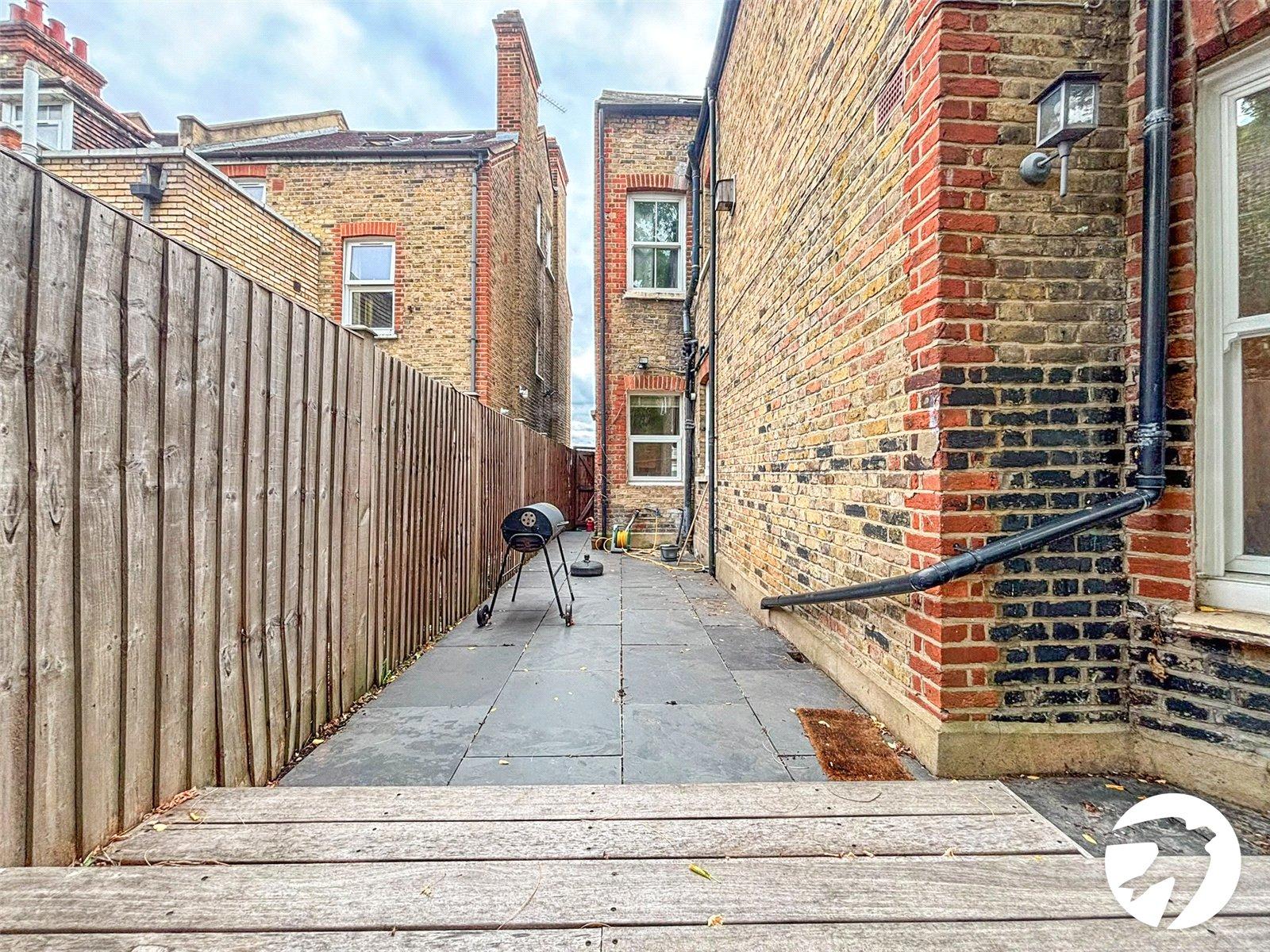 4 bedroom house to rent in London | Robinson Jackson