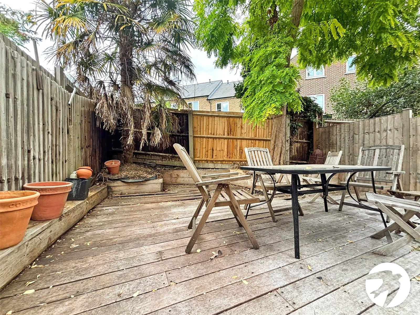 4 bedroom house to rent in London | Robinson Jackson
