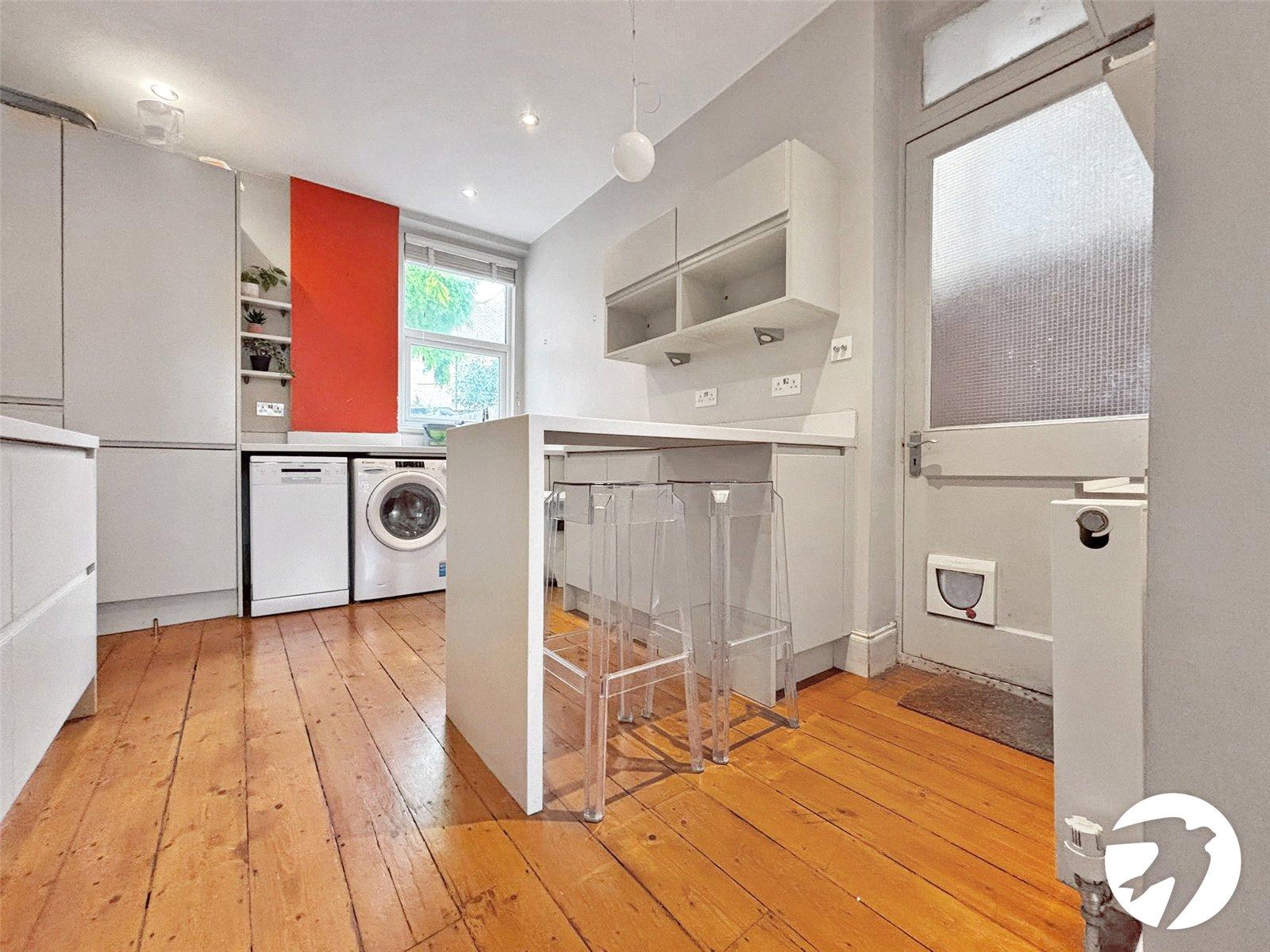 4 bedroom house to rent in London | Robinson Jackson
