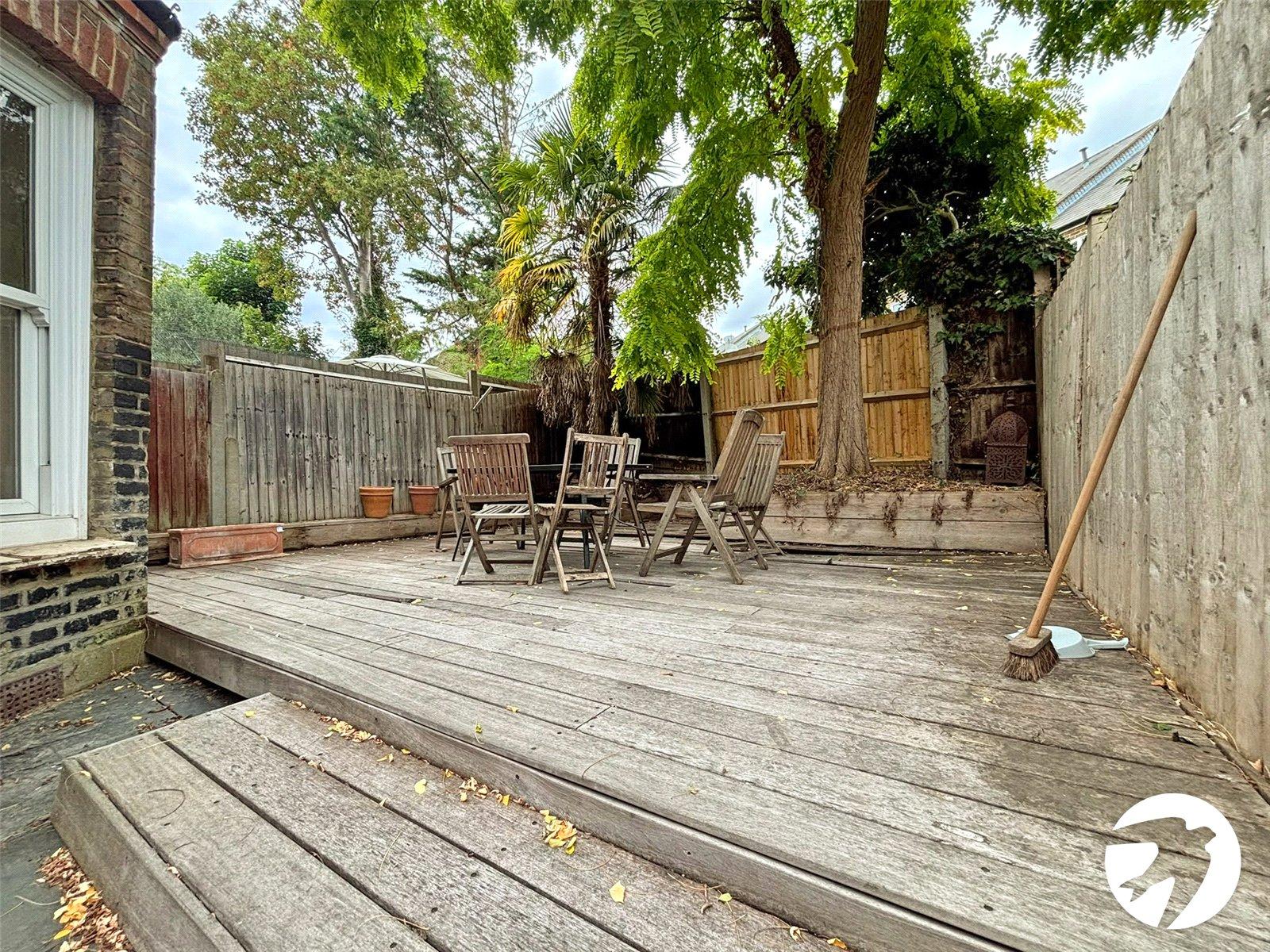 4 bedroom house to rent in London | Robinson Jackson