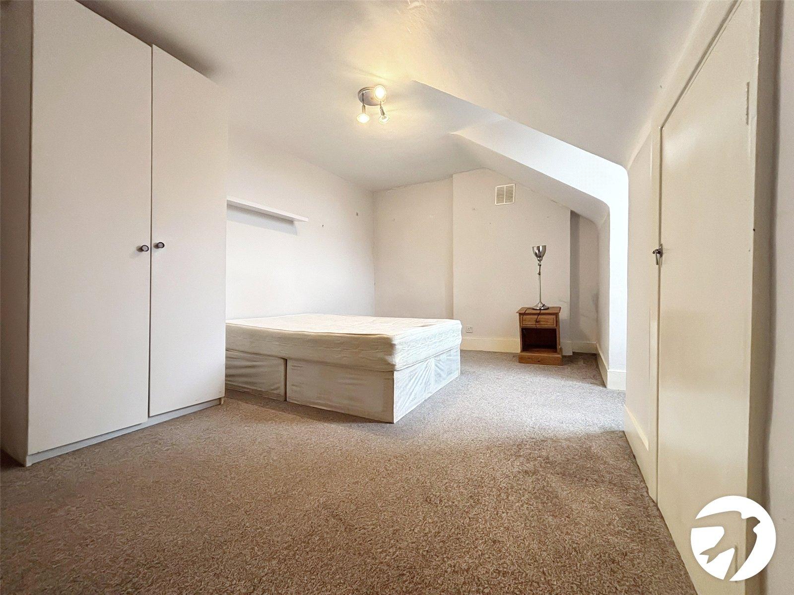 4 bedroom house to rent in London | Robinson Jackson
