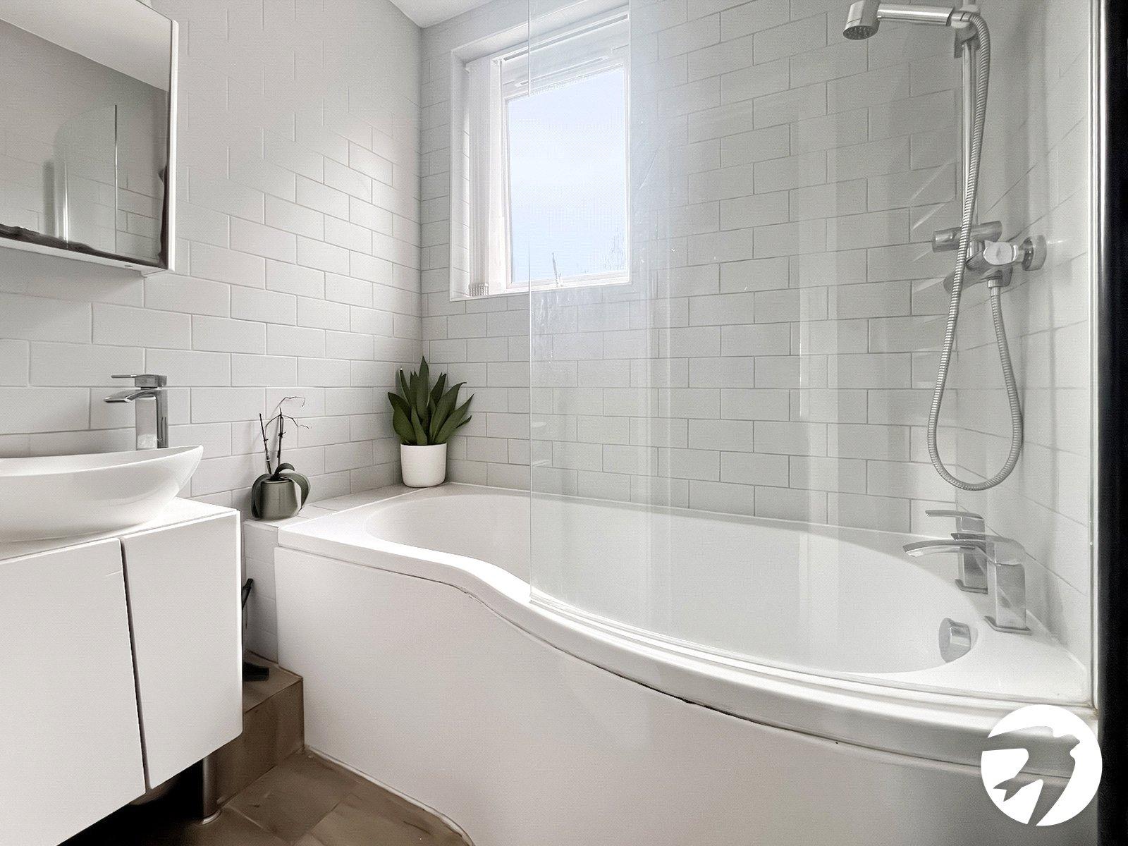 2 bedroom property to rent in London | Robinson Jackson