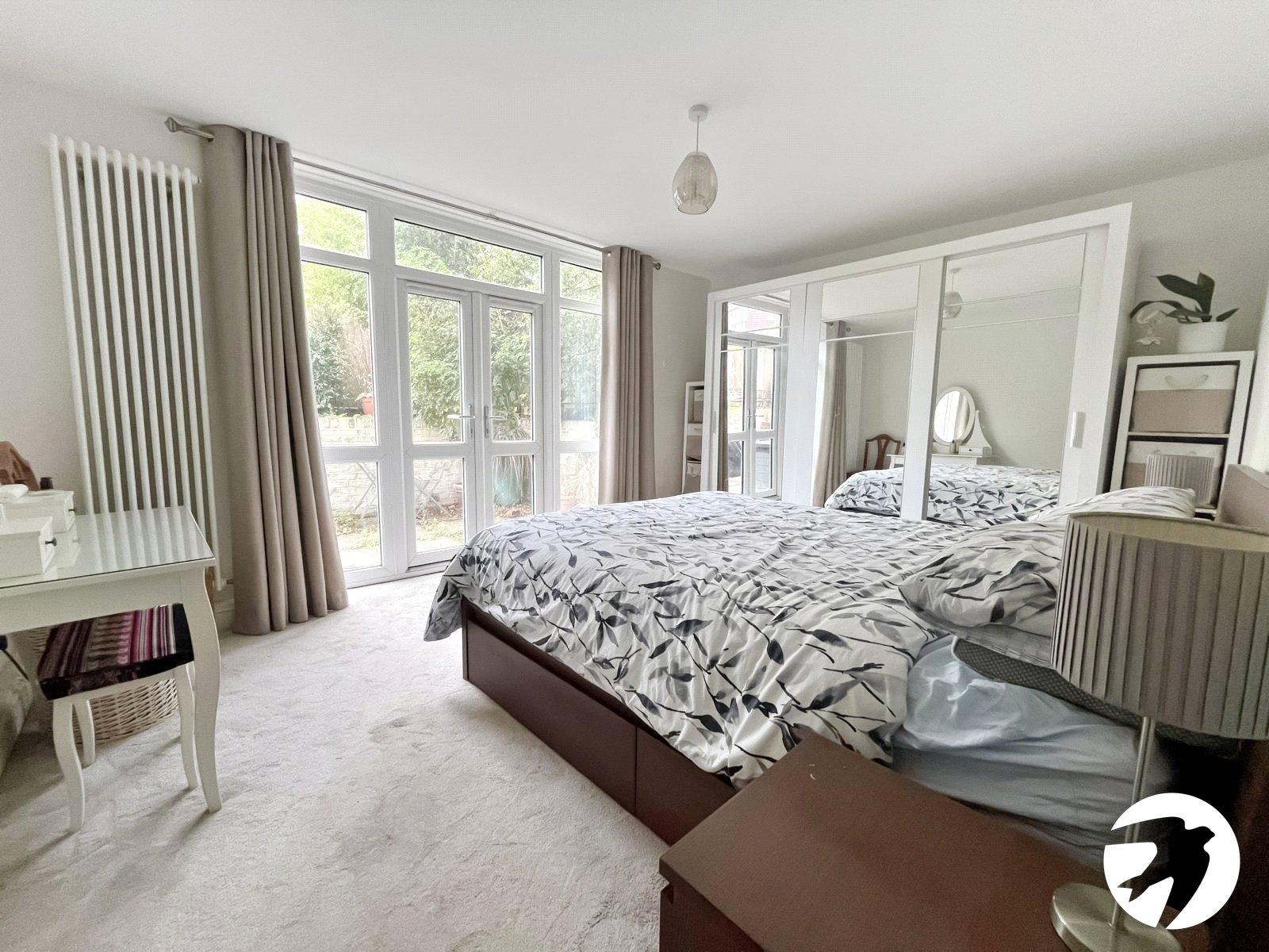 2 bedroom property to rent in London | Robinson Jackson