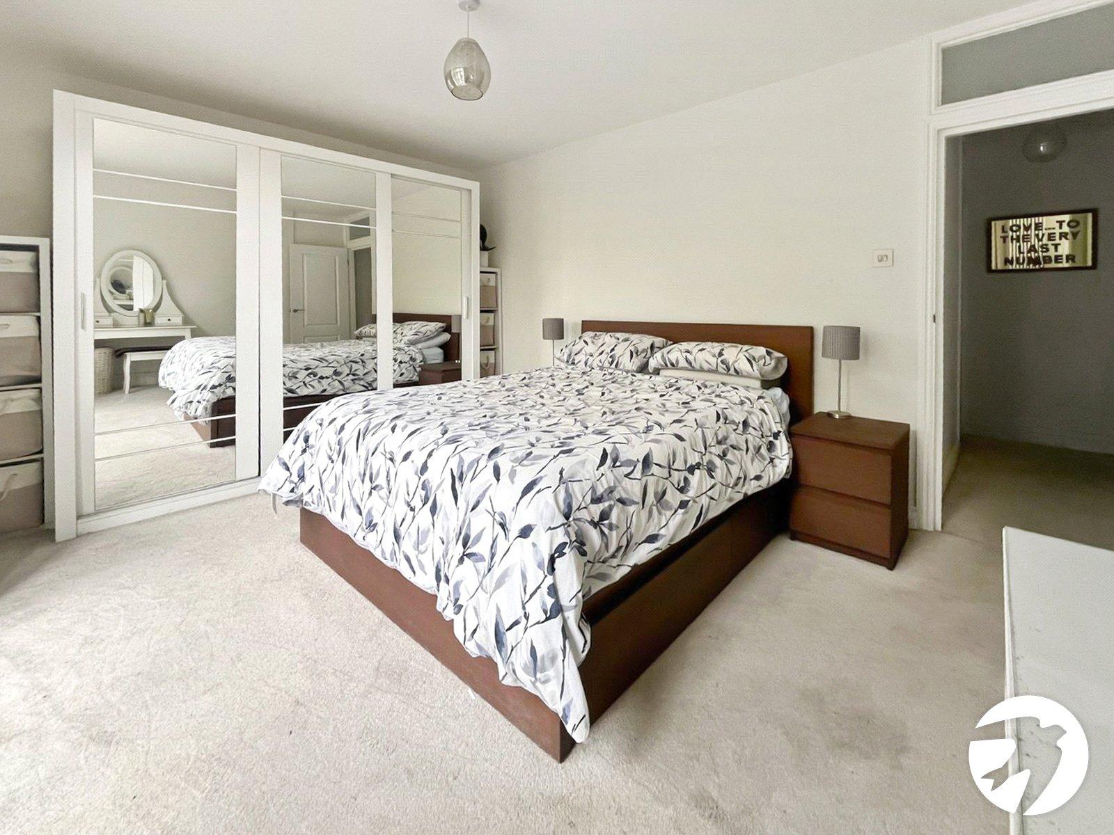2 bedroom property to rent in London | Robinson Jackson