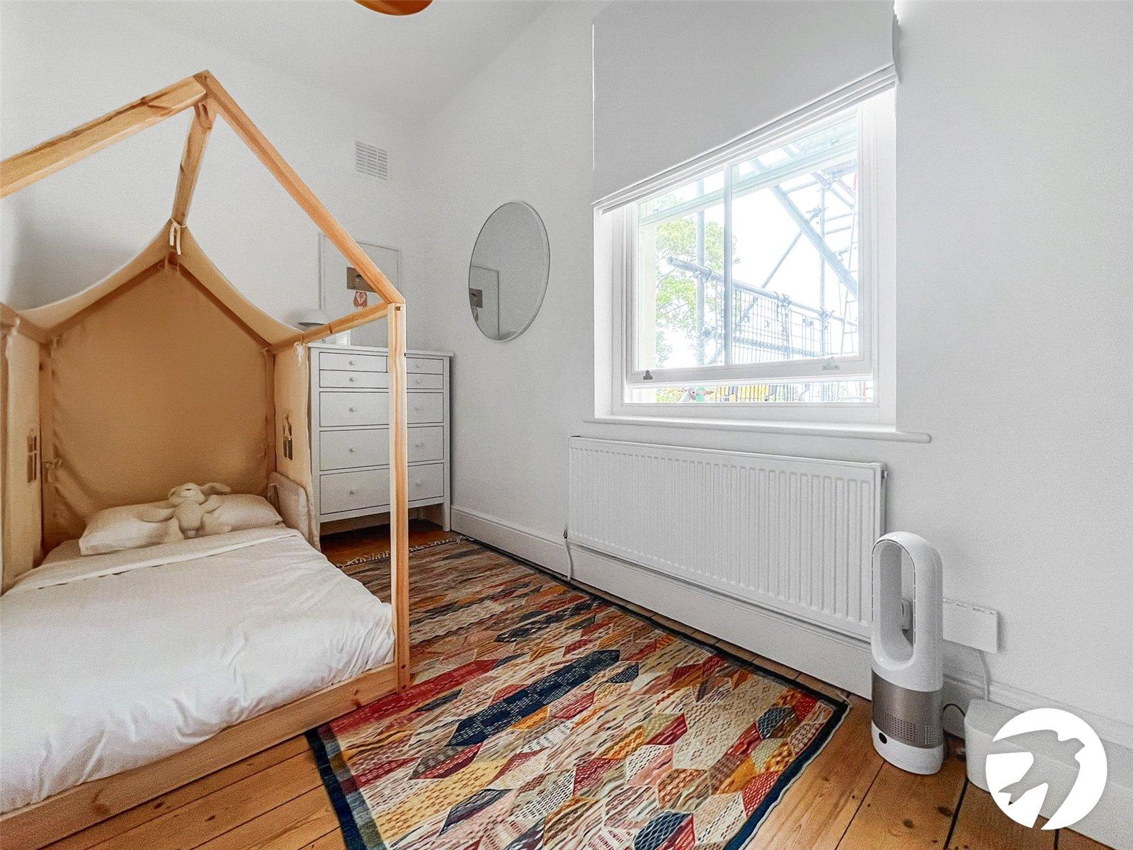 2 bedroom property to rent in London | Robinson Jackson