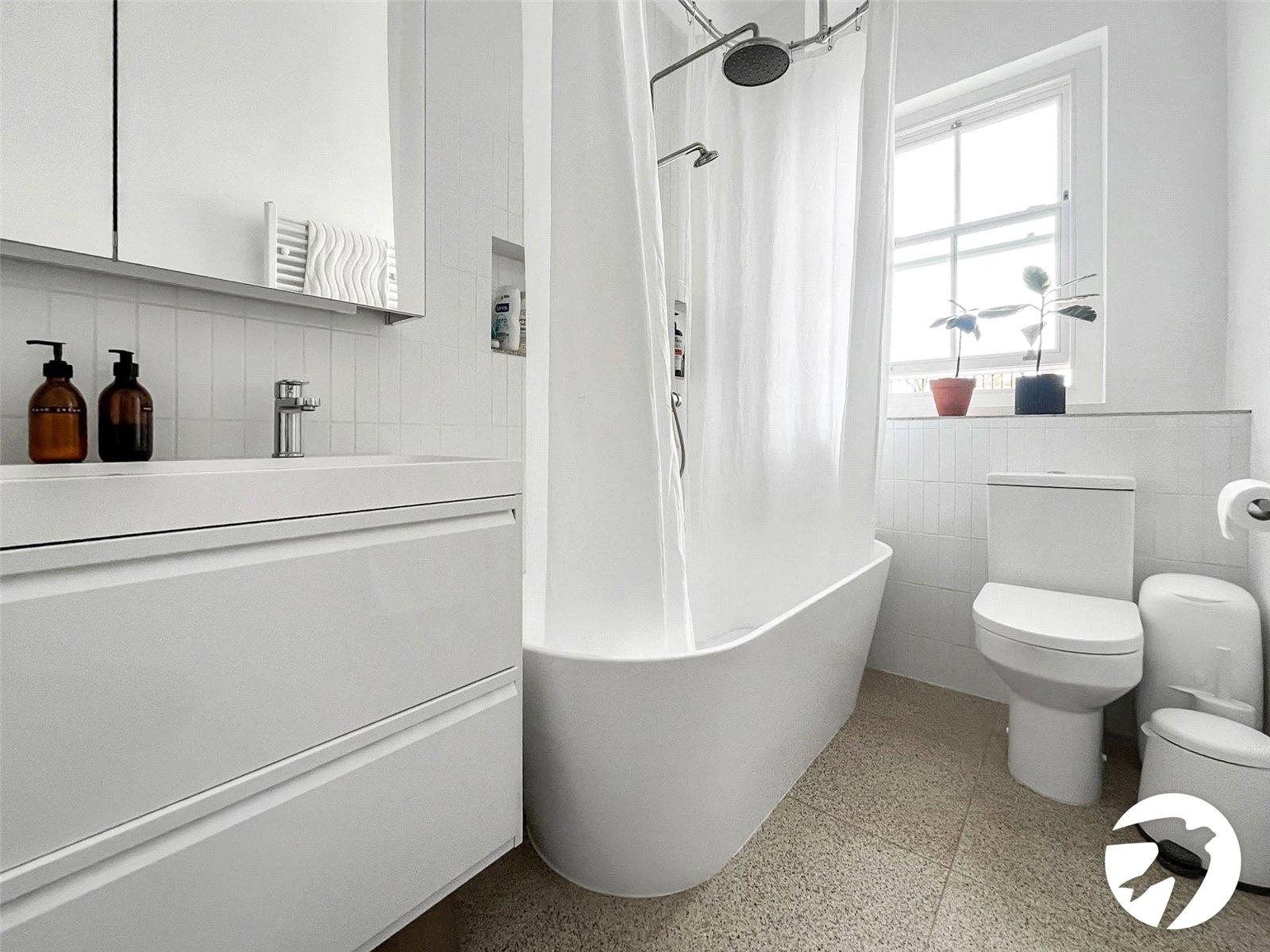 2 bedroom property to rent in London | Robinson Jackson