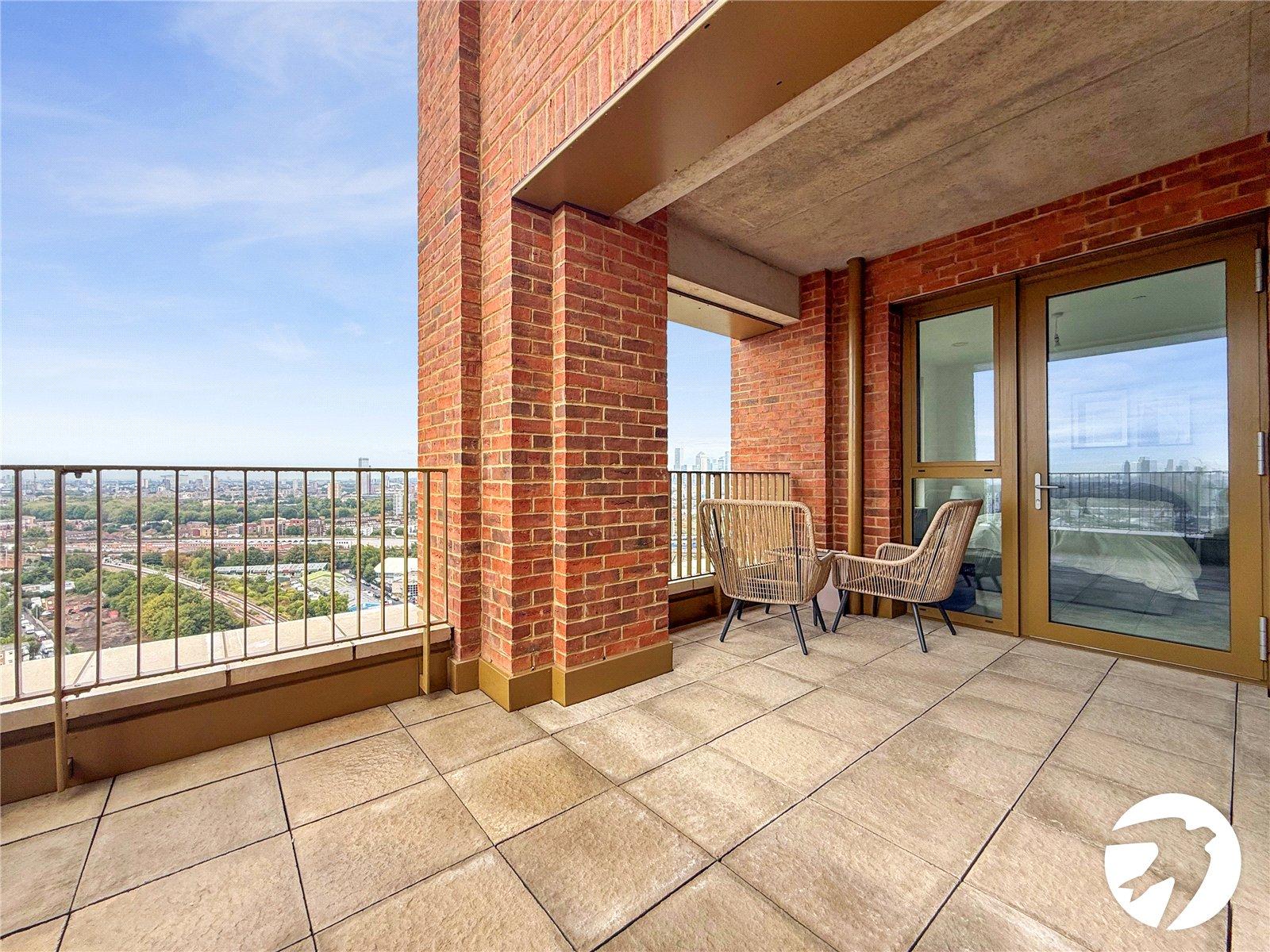 2 bedroom property to rent in London | Robinson Jackson